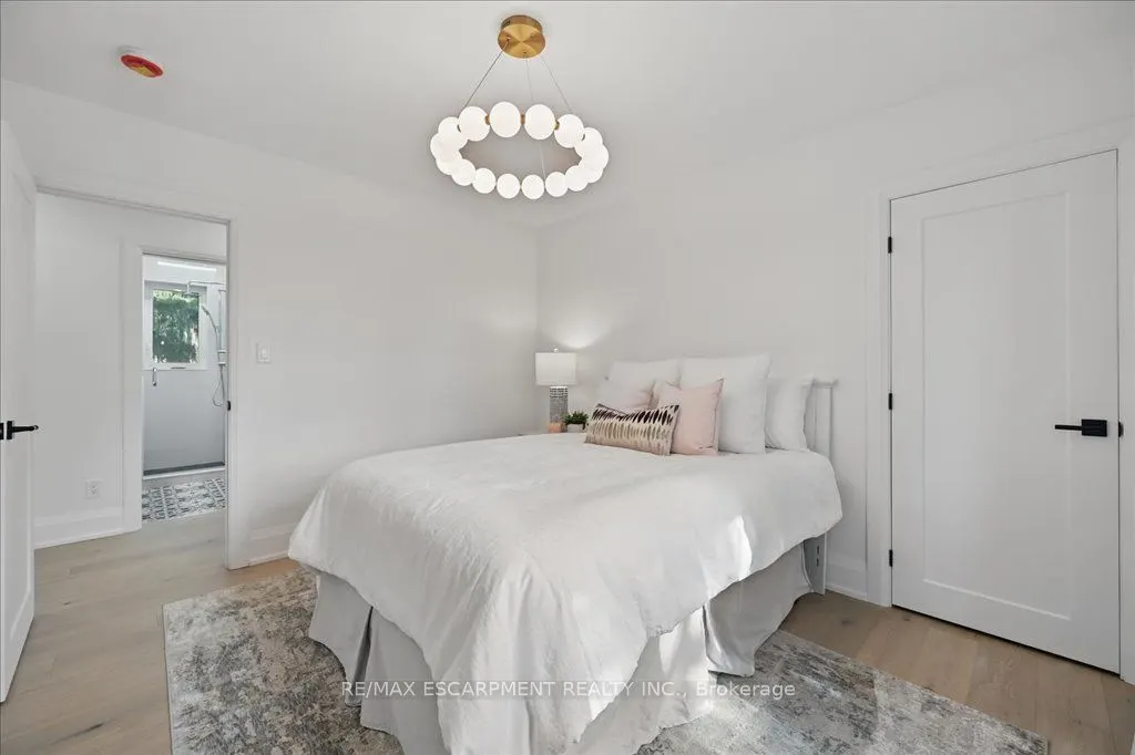 869 CONDOR Drive