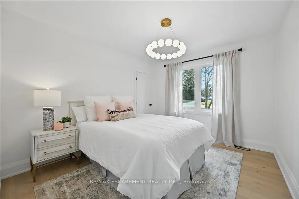 869 CONDOR Drive