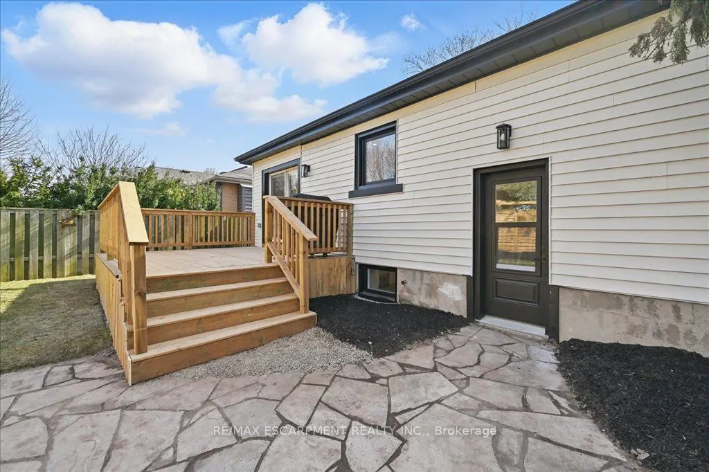 869 CONDOR Drive