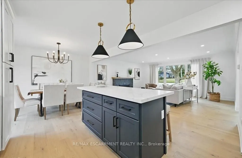 869 CONDOR Drive