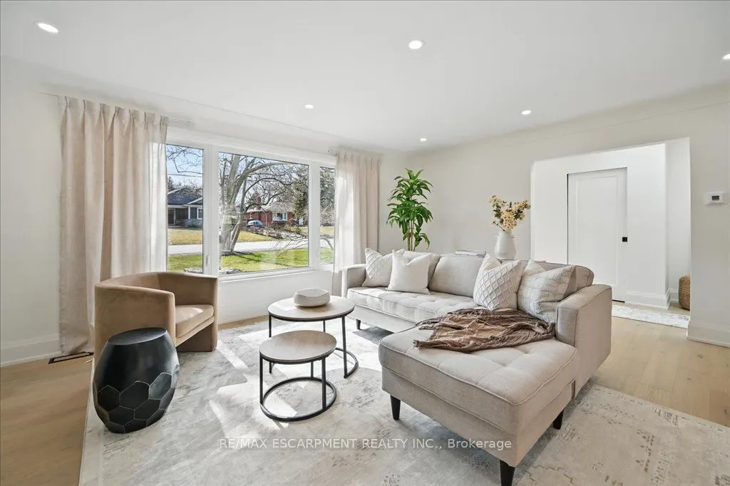 869 CONDOR Drive