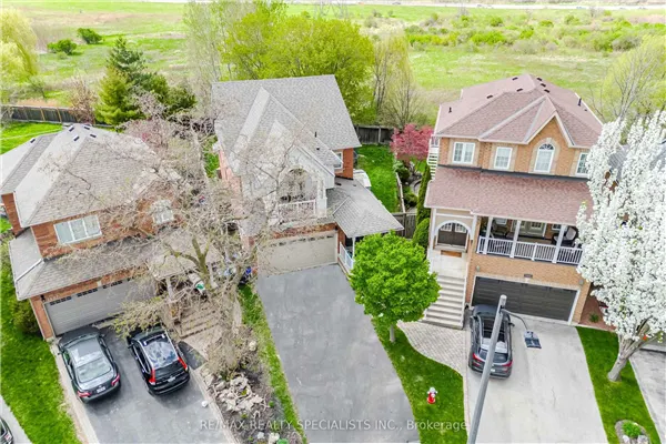 7405 Banffshire Court, Mississauga – 3+1 Bedroom House with 4 Bathroom