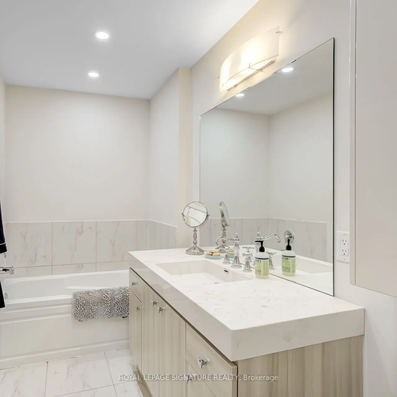 1223 Azinger Lane