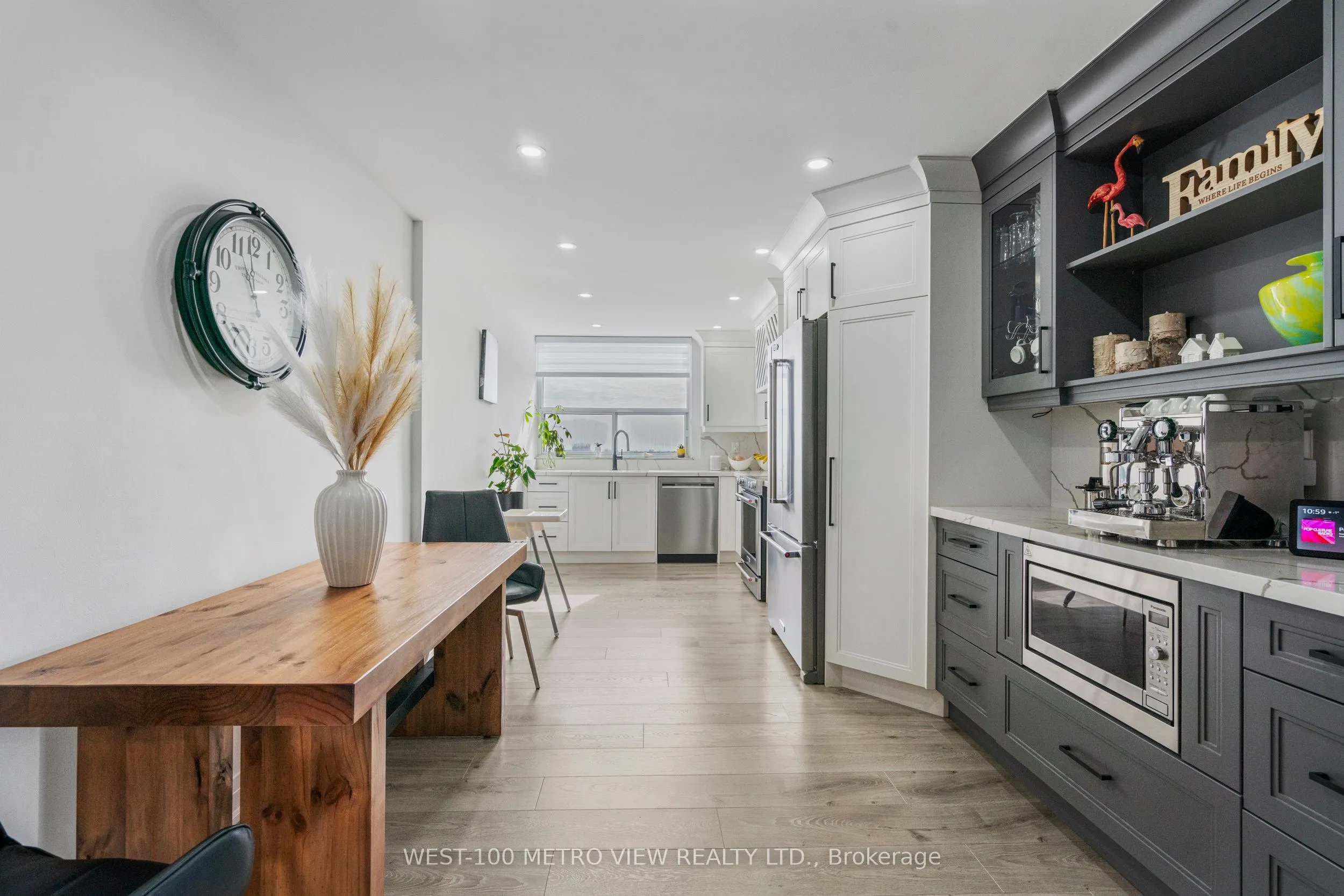 355 Rathburn Road E, #701