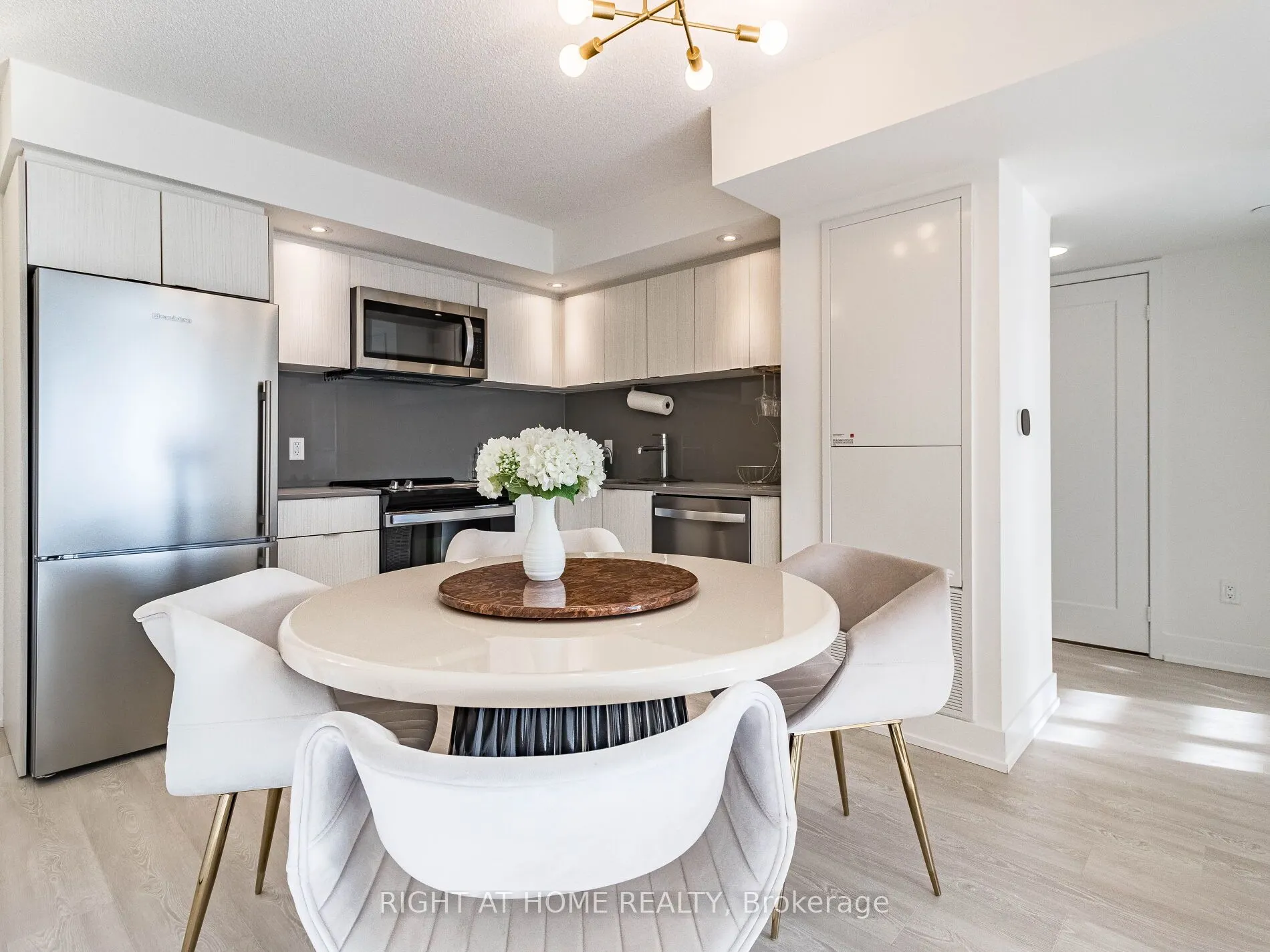10 Eva Road, #1401