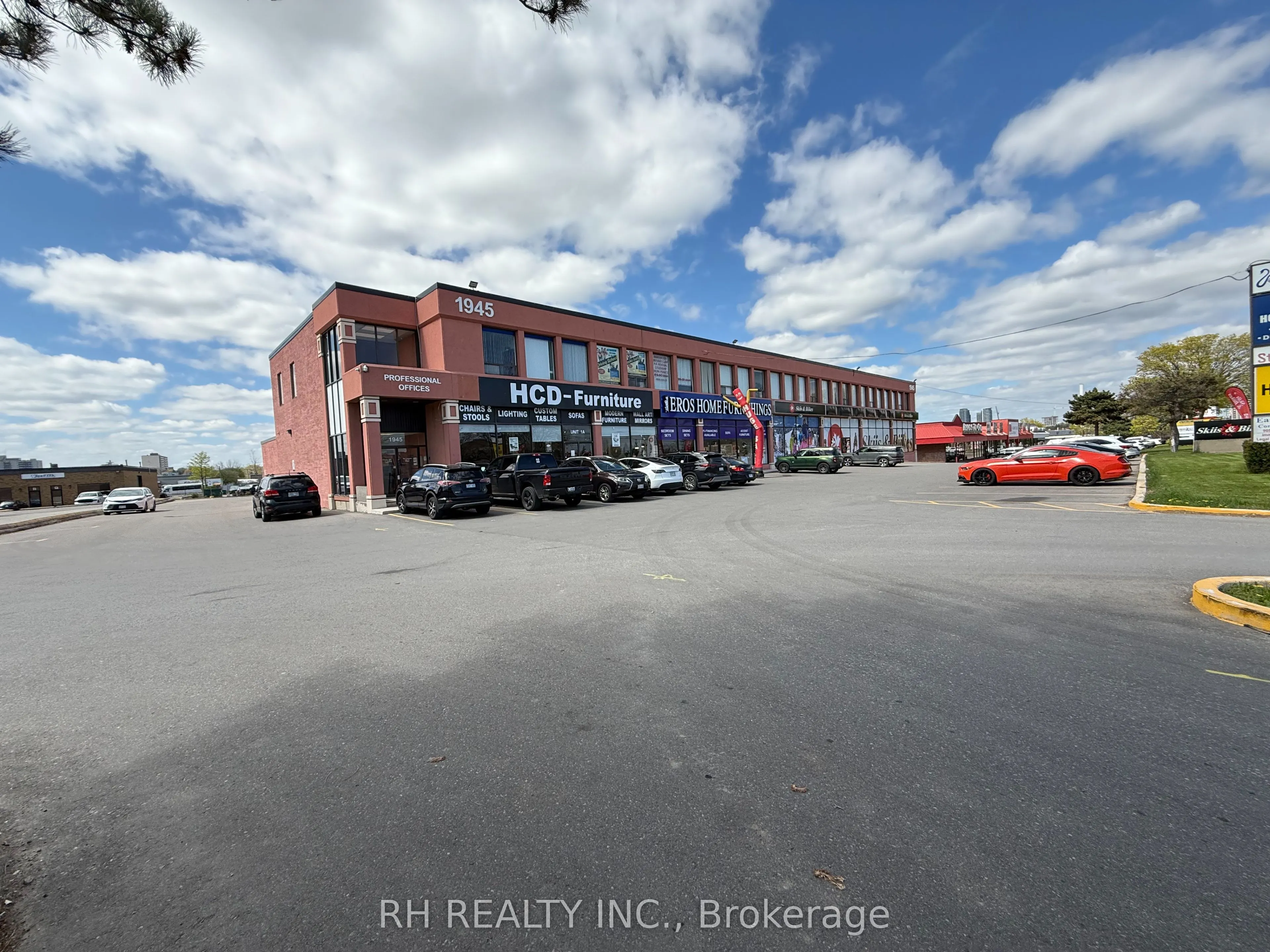 1945 Dundas Street E, #216