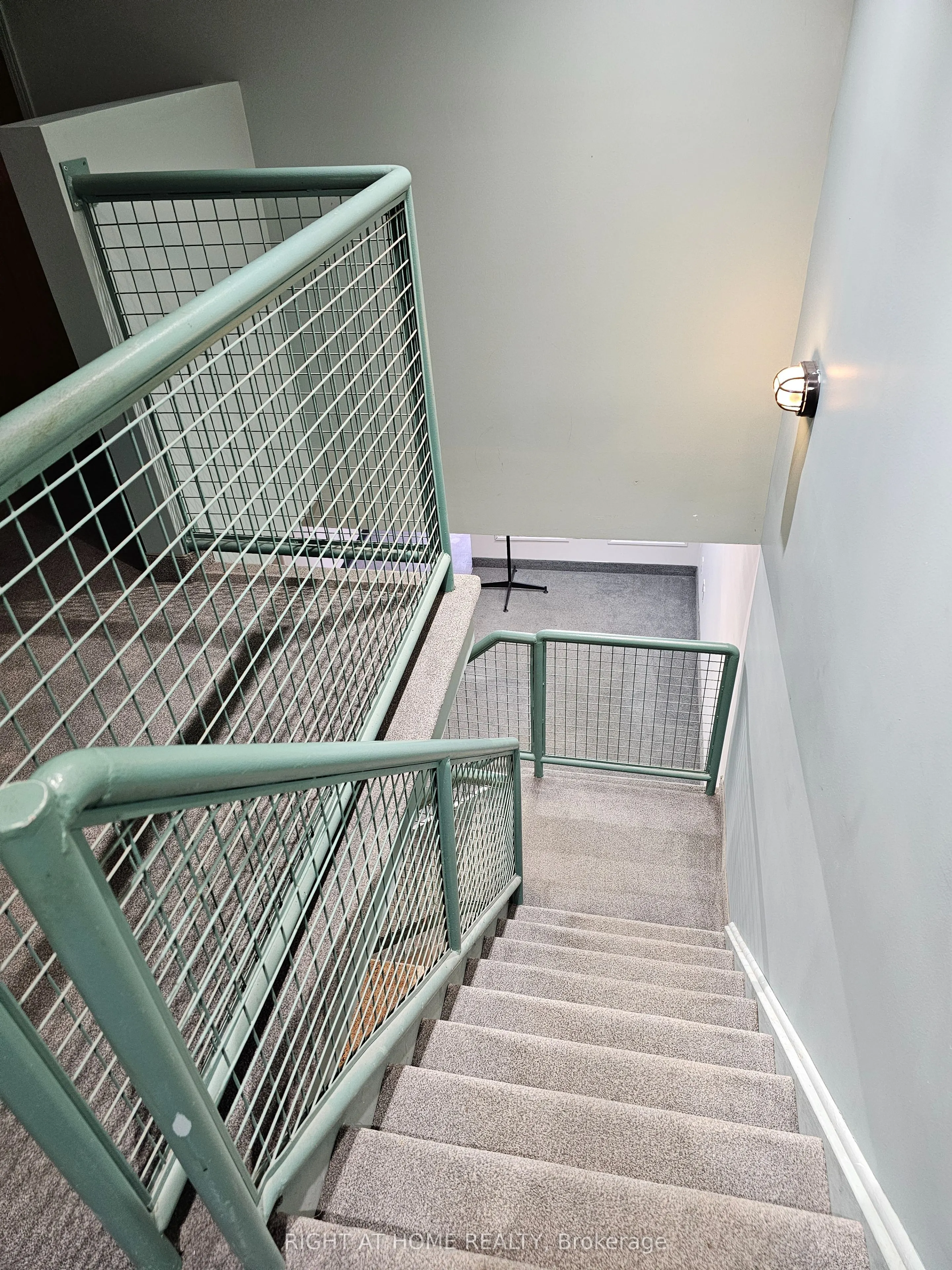 26 MCEWAN Drive W, #15