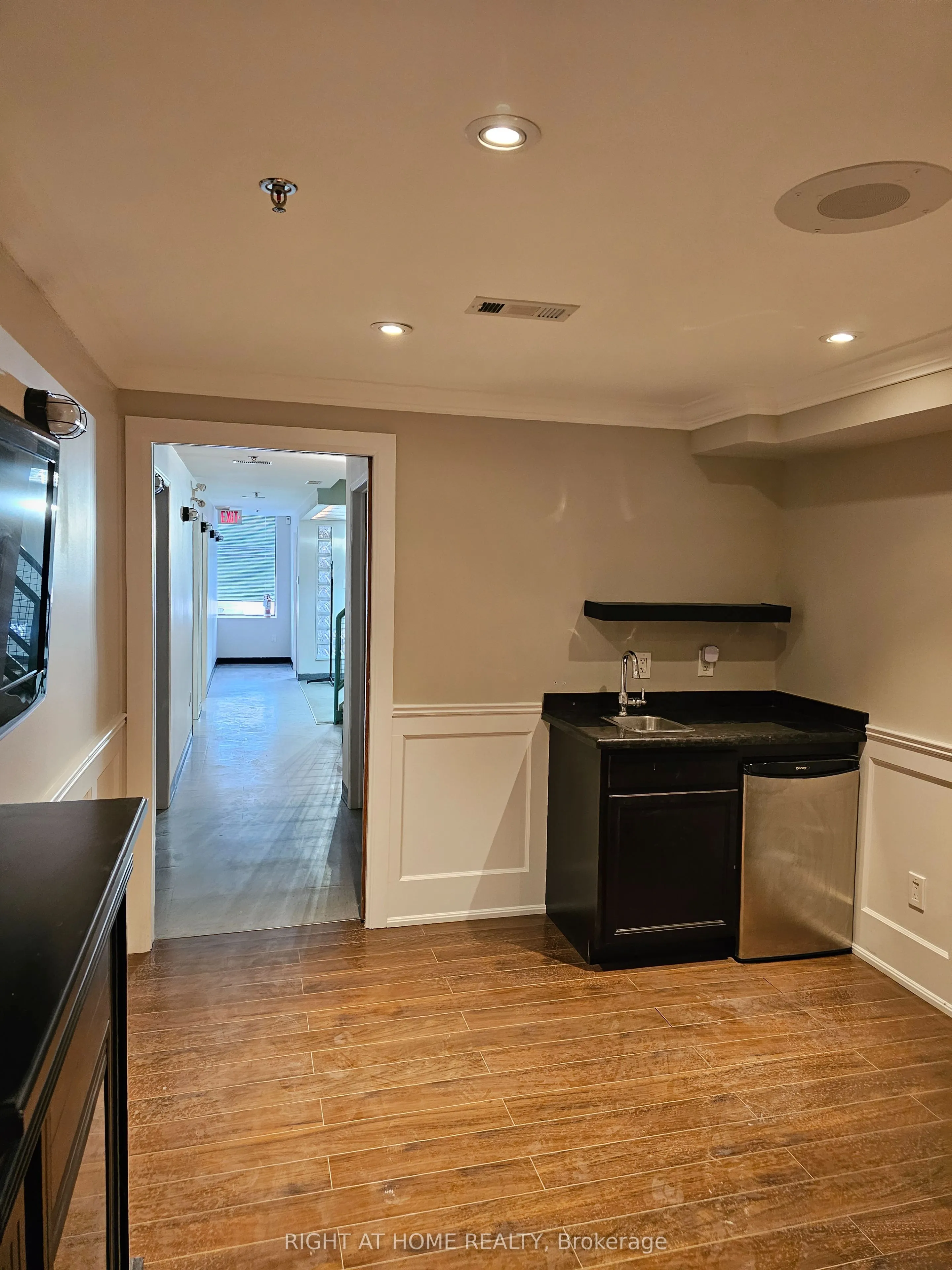26 MCEWAN Drive W, #15
