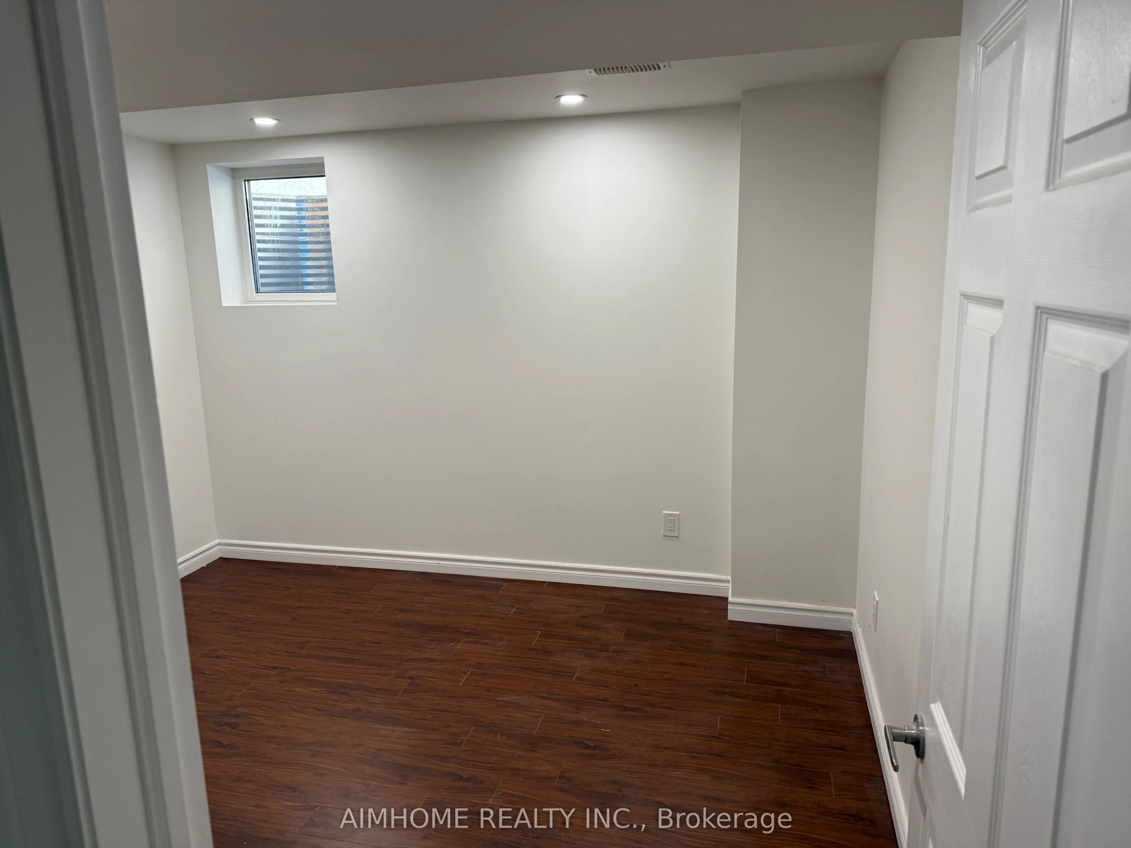 87 Nahani Way, #Lower