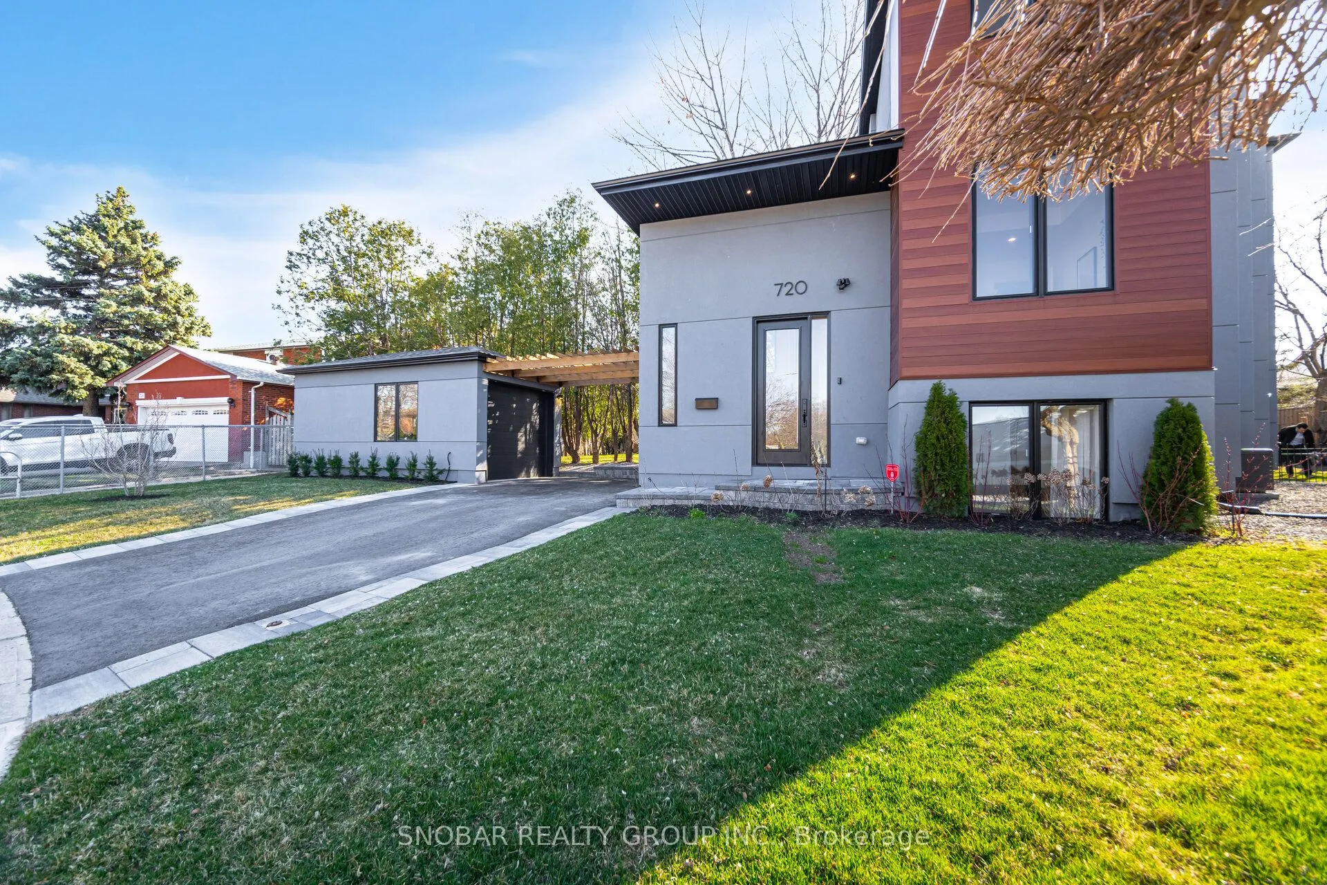 720 Hillman Crescent