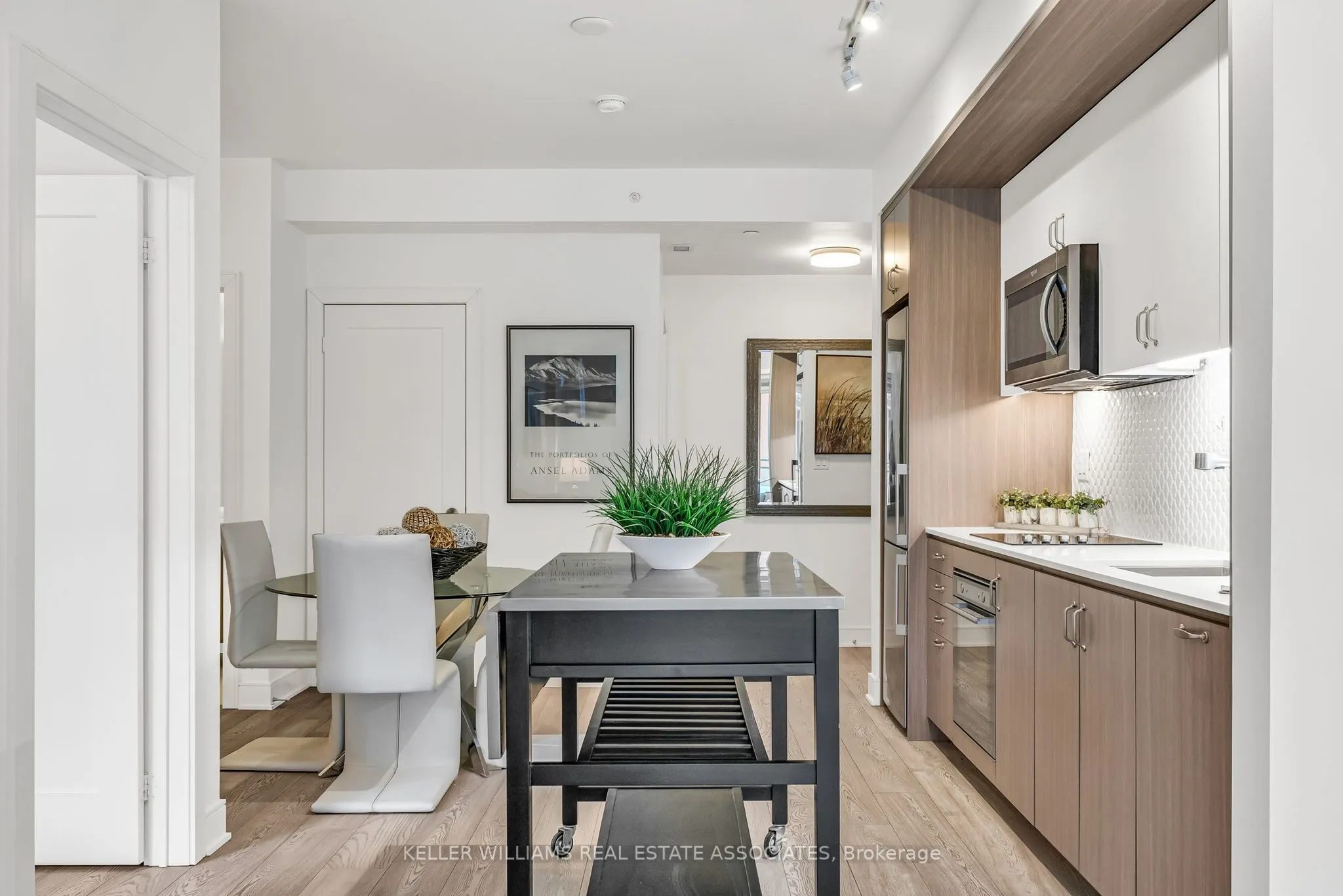 1575 Lakeshore Road W, #231