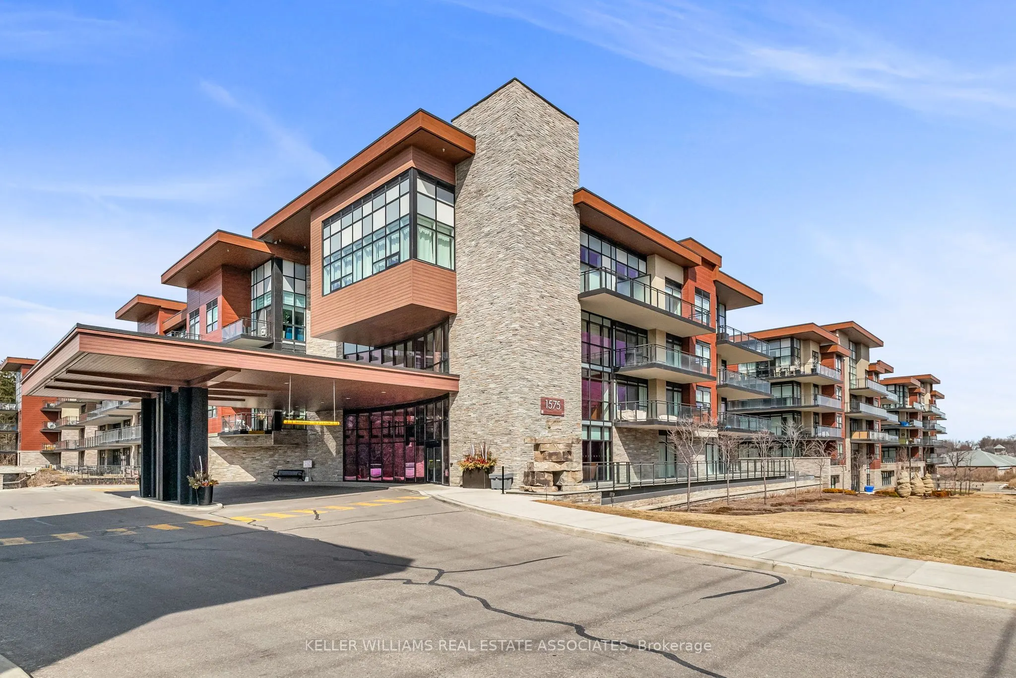 1575 Lakeshore Road W, #231