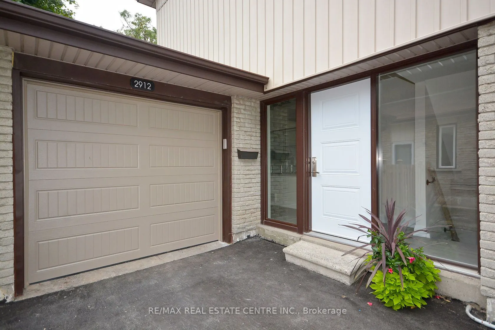 2912 Arvida Circle