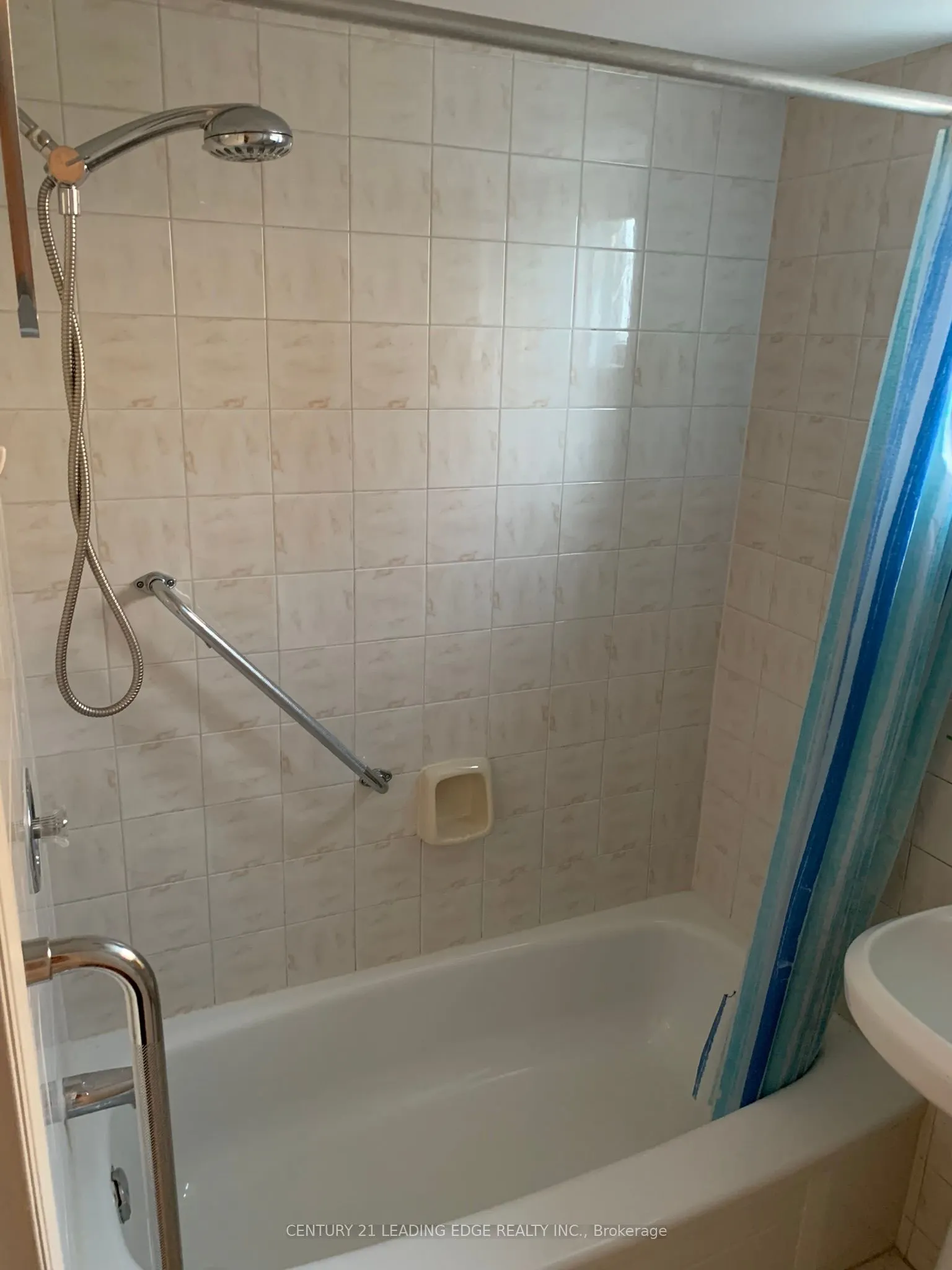 621 - Lower Level Tedwyn Drive