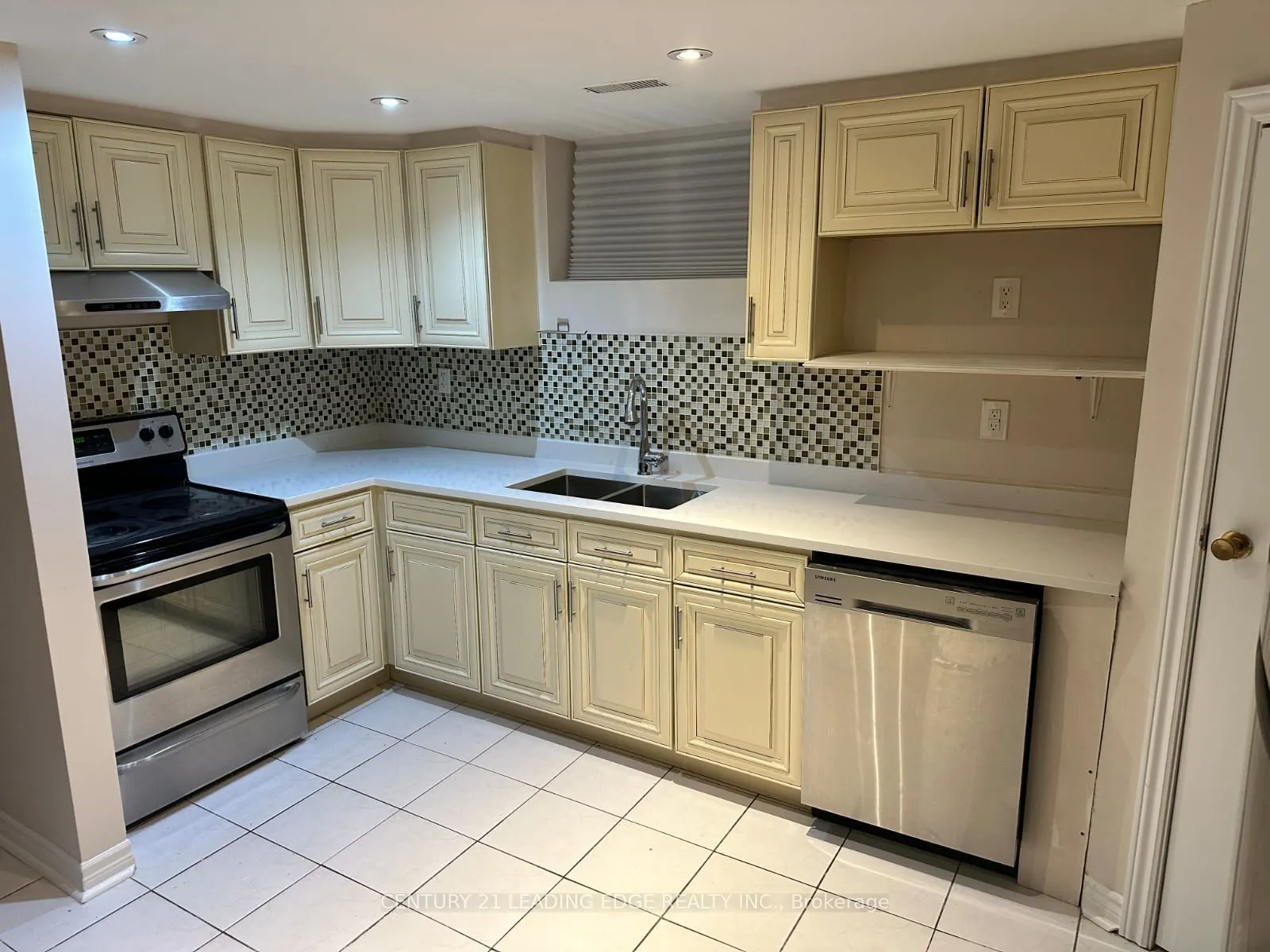 621 - Lower Level Tedwyn Drive