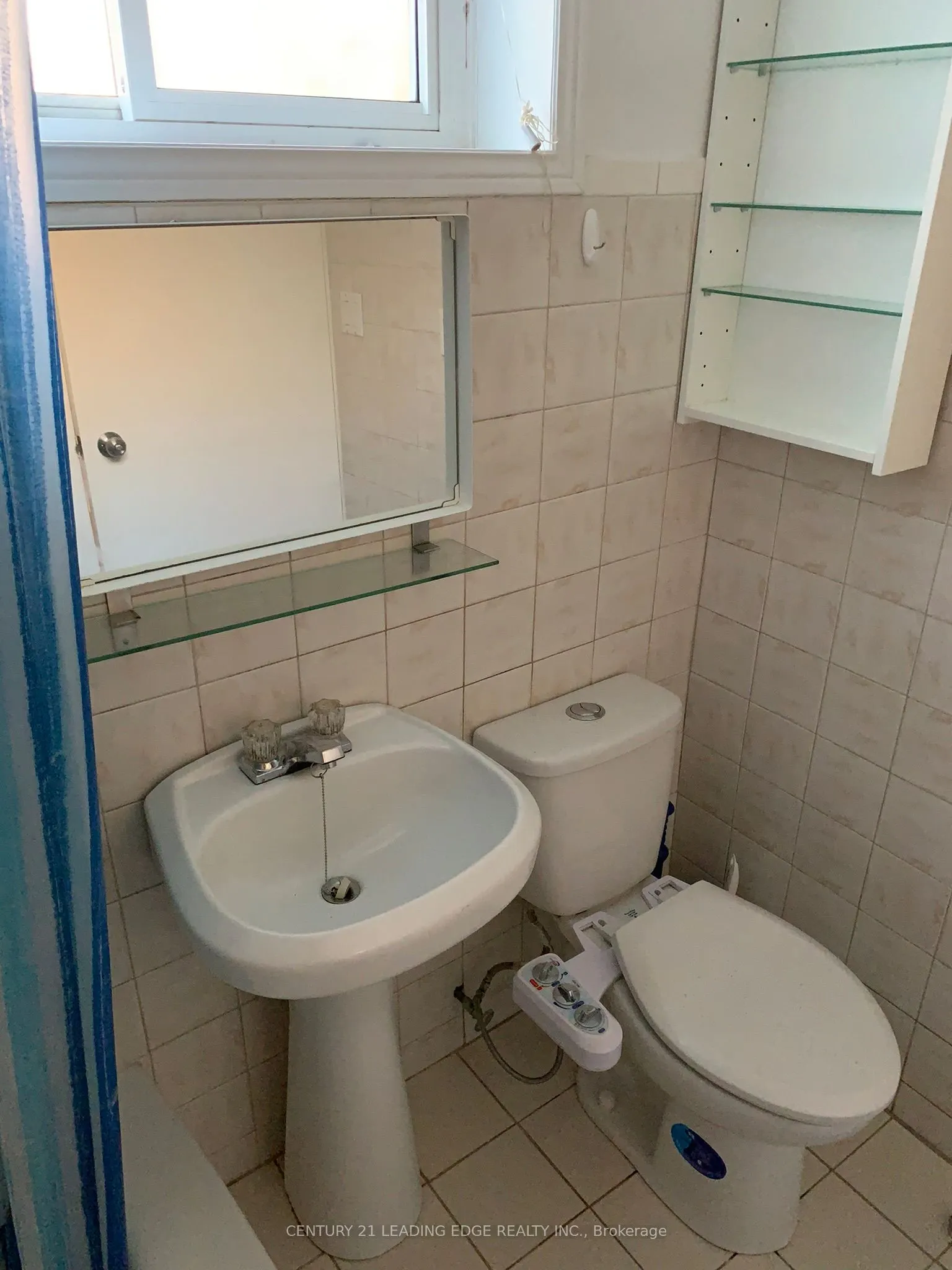 621 - Lower Level Tedwyn Drive