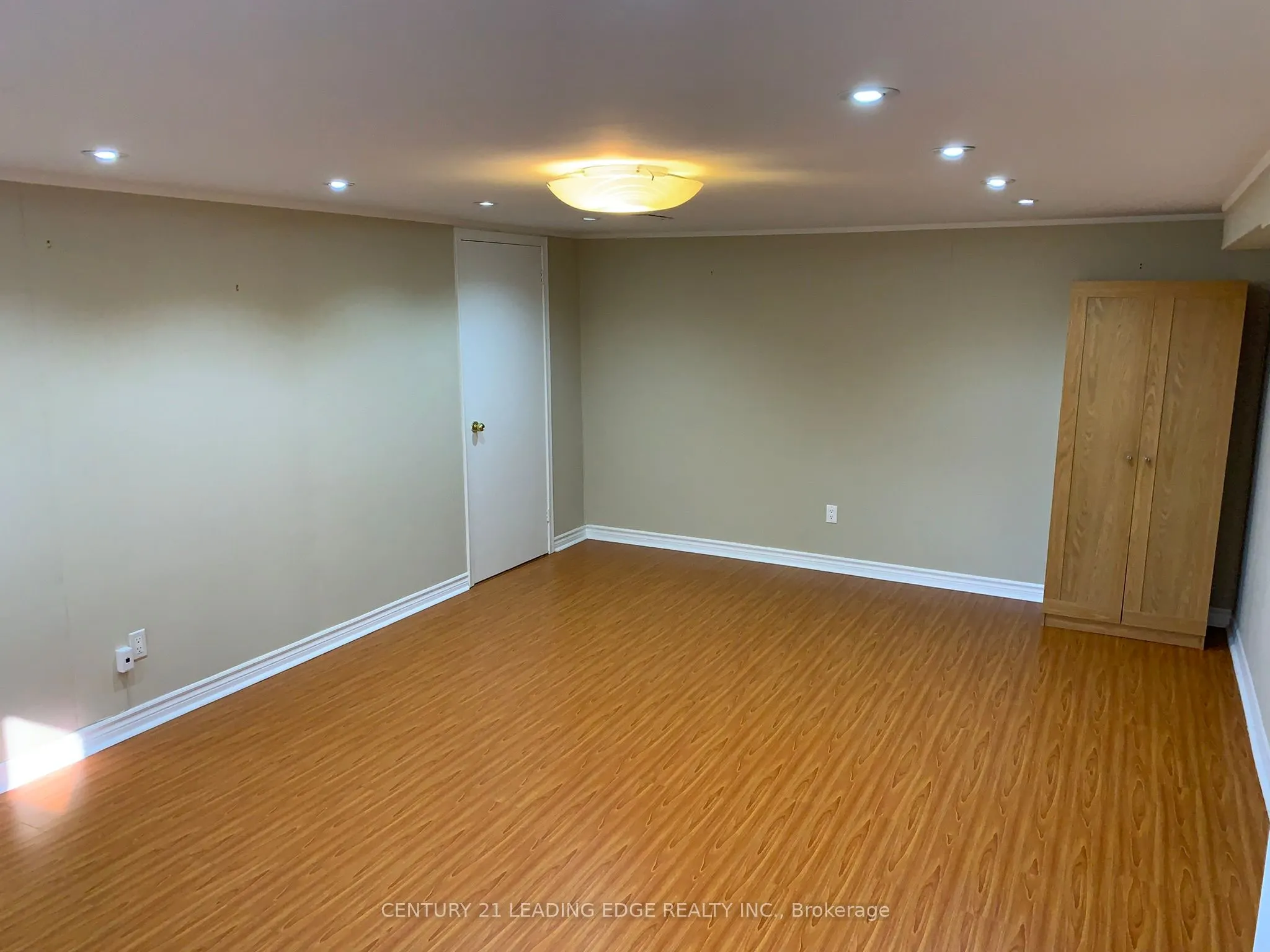 621 - Lower Level Tedwyn Drive