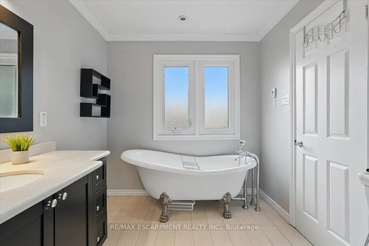 2149 Kawartha Crescent