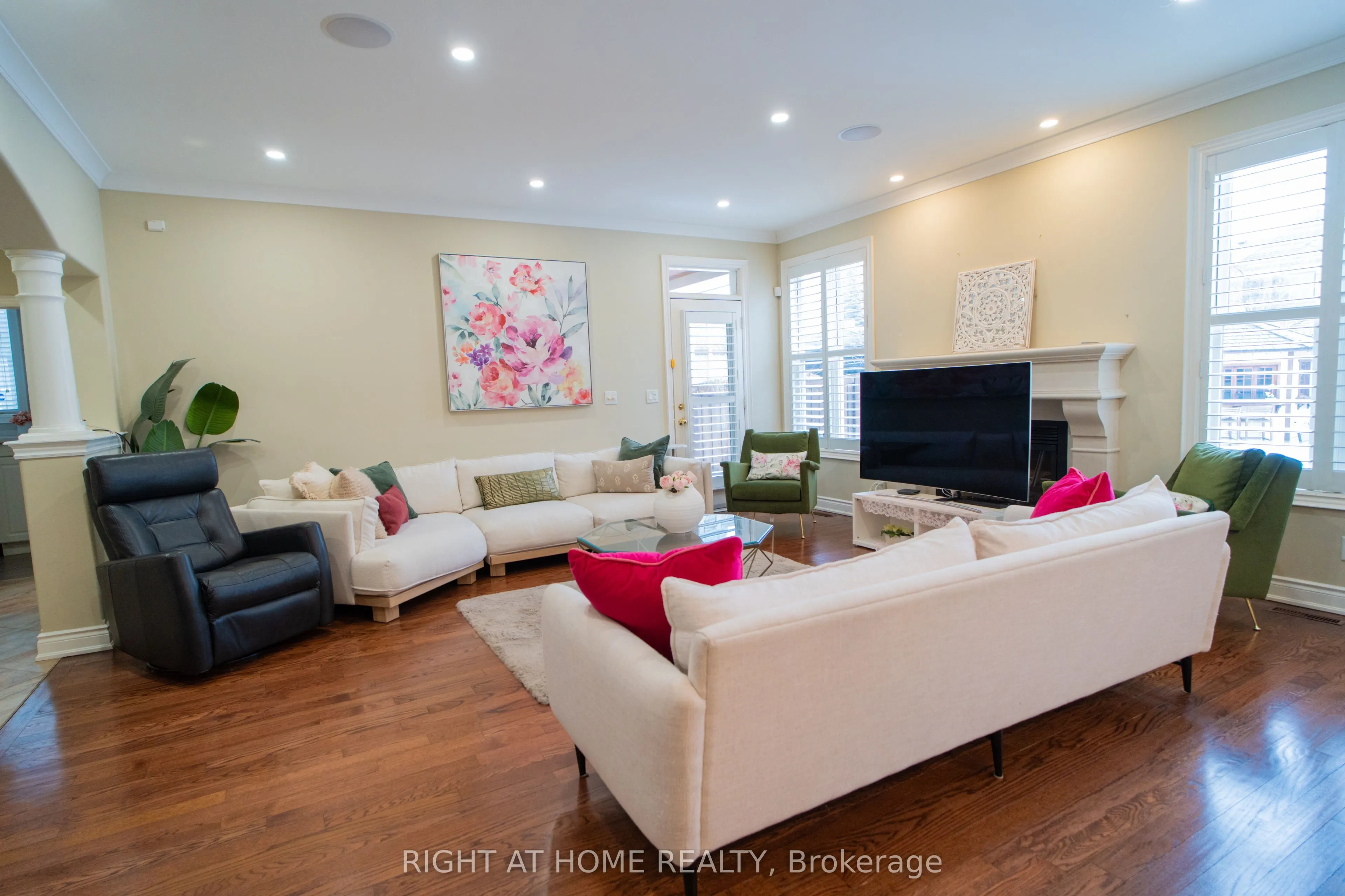 593 Renshaw Court