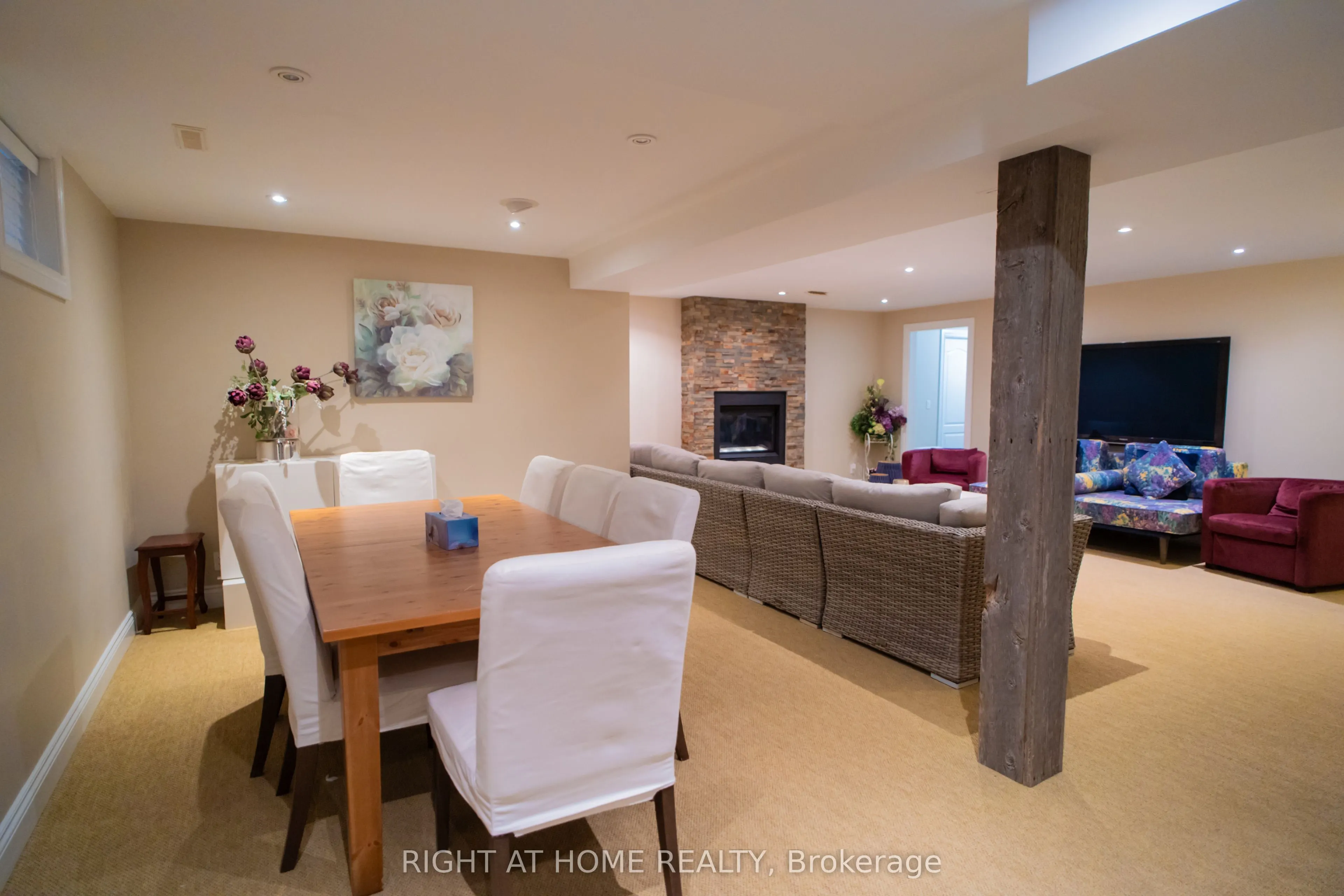 593 Renshaw Court