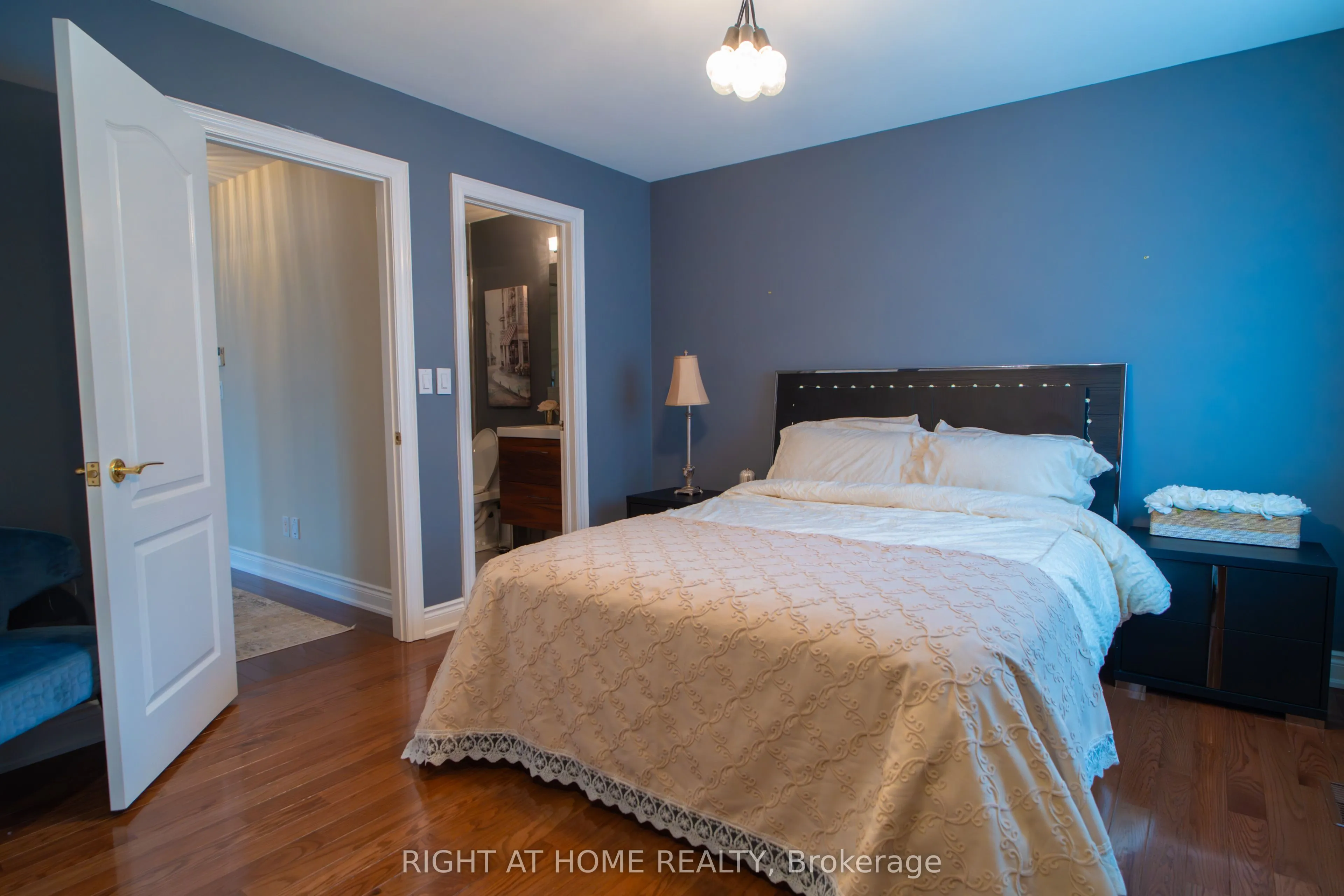 593 Renshaw Court