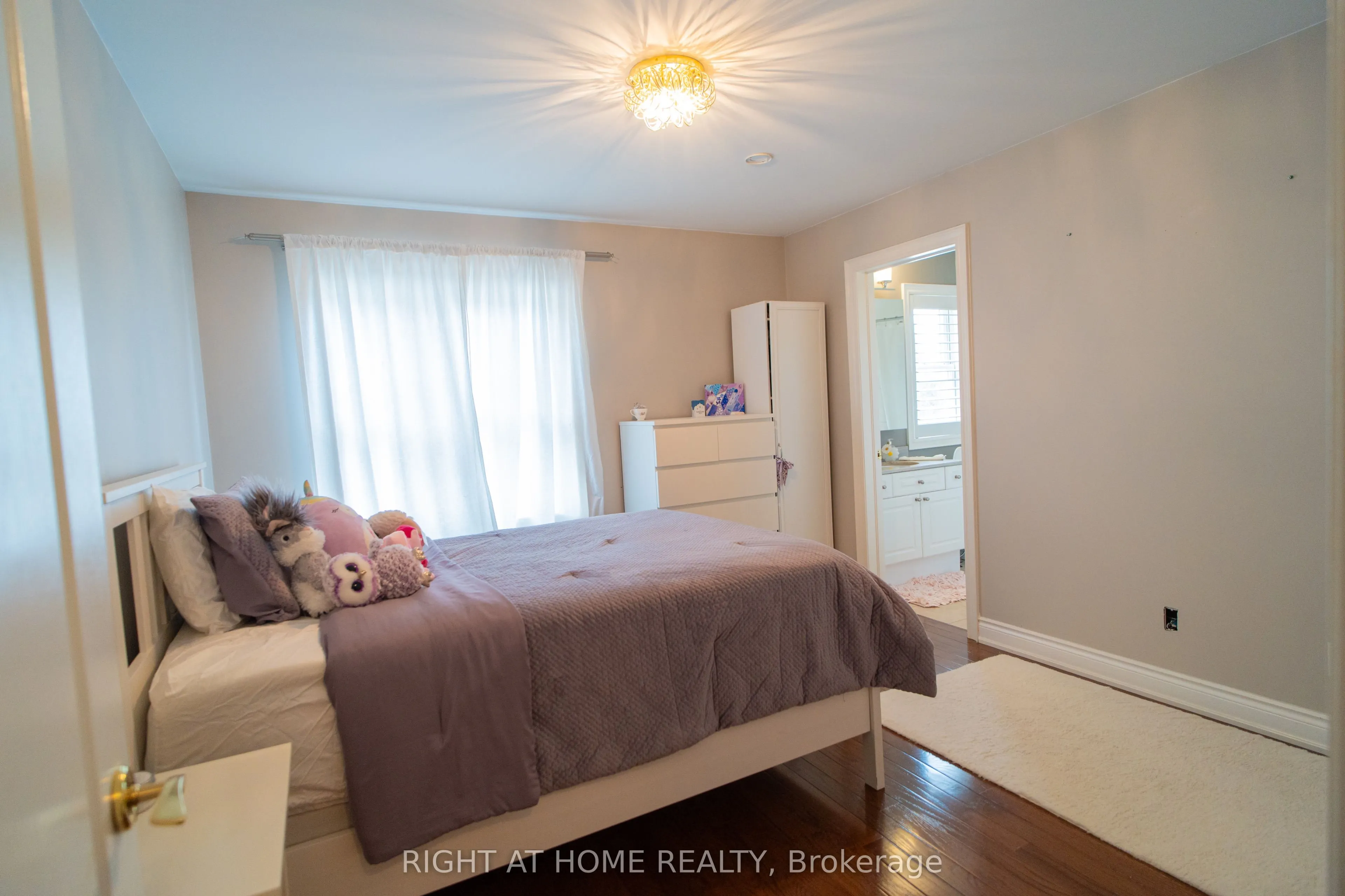 593 Renshaw Court