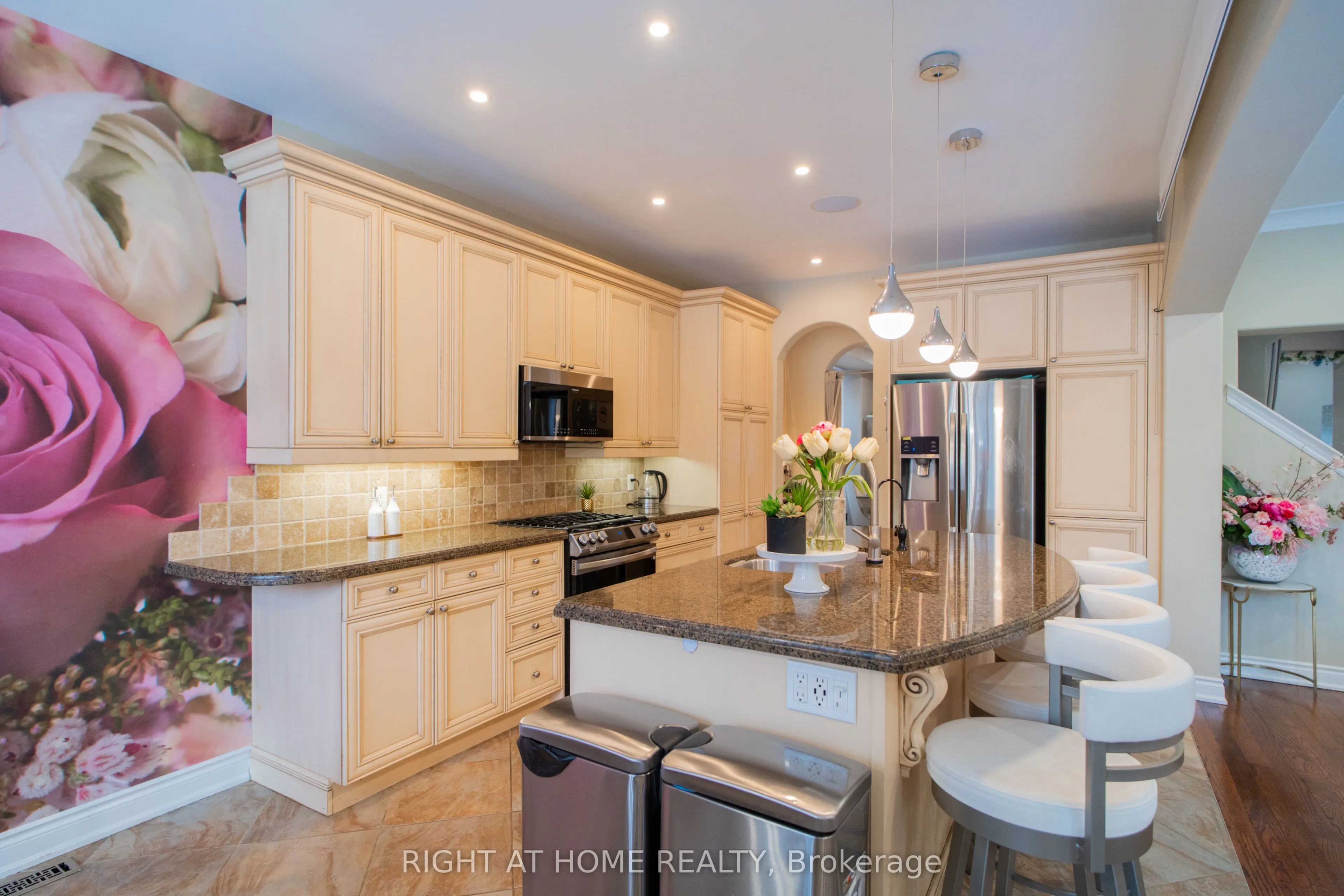593 Renshaw Court