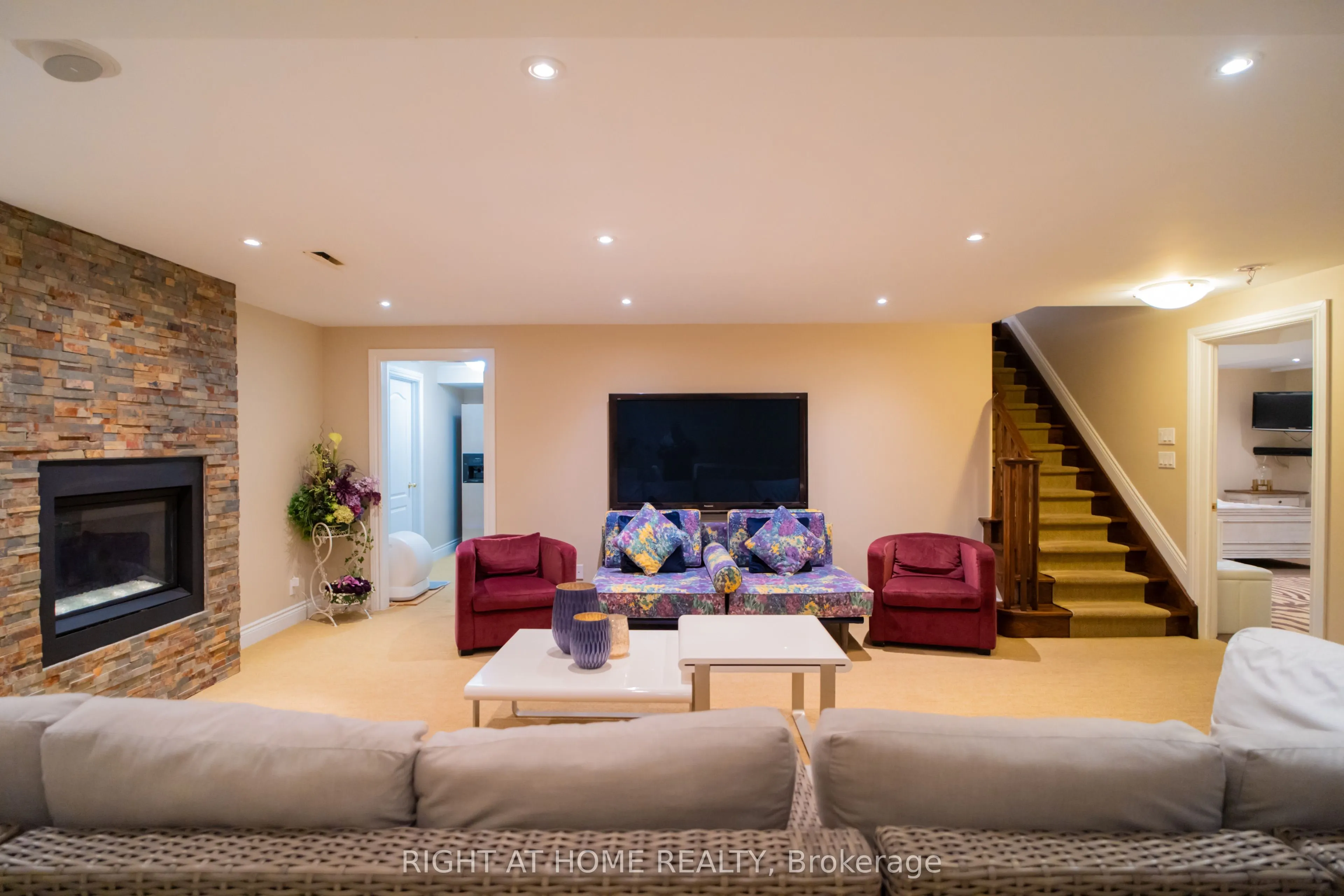 593 Renshaw Court