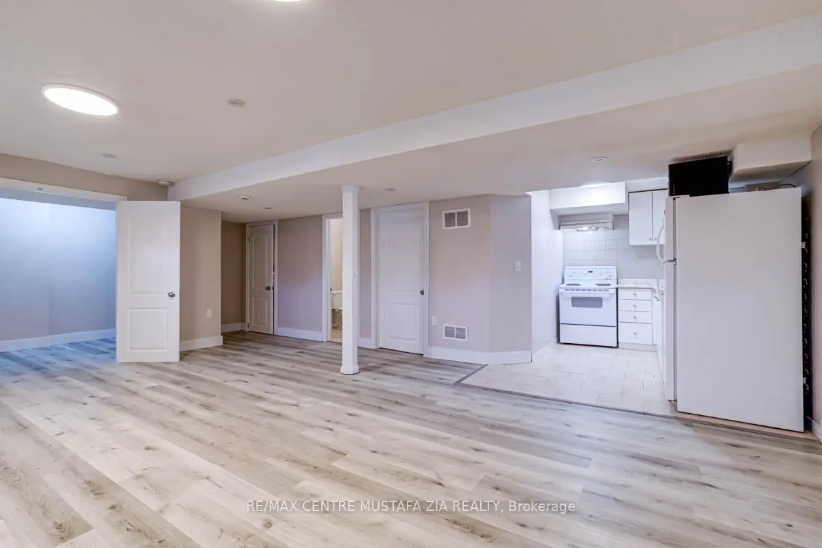 7488 Russian Olive Close