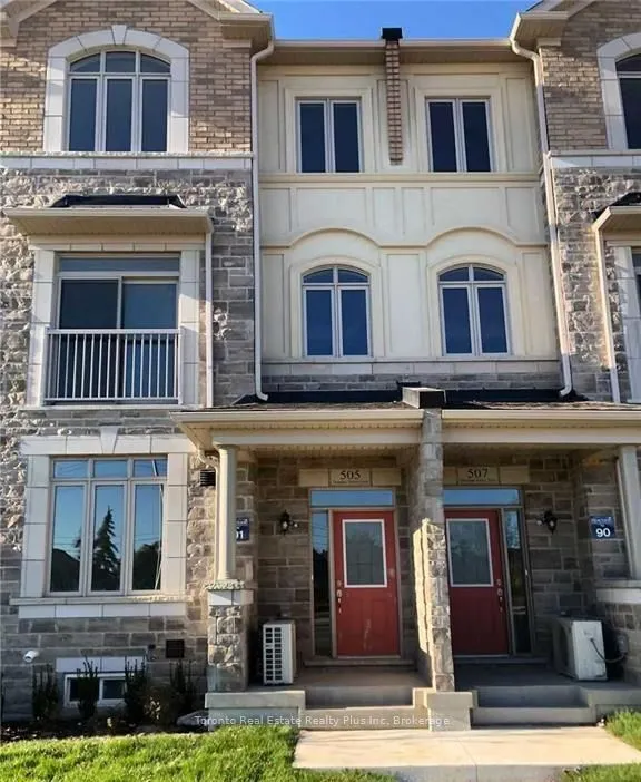 505 Dundas Street E