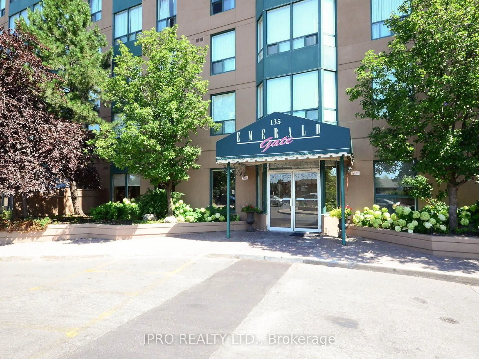 135 Hillcrest Avenue, #709
