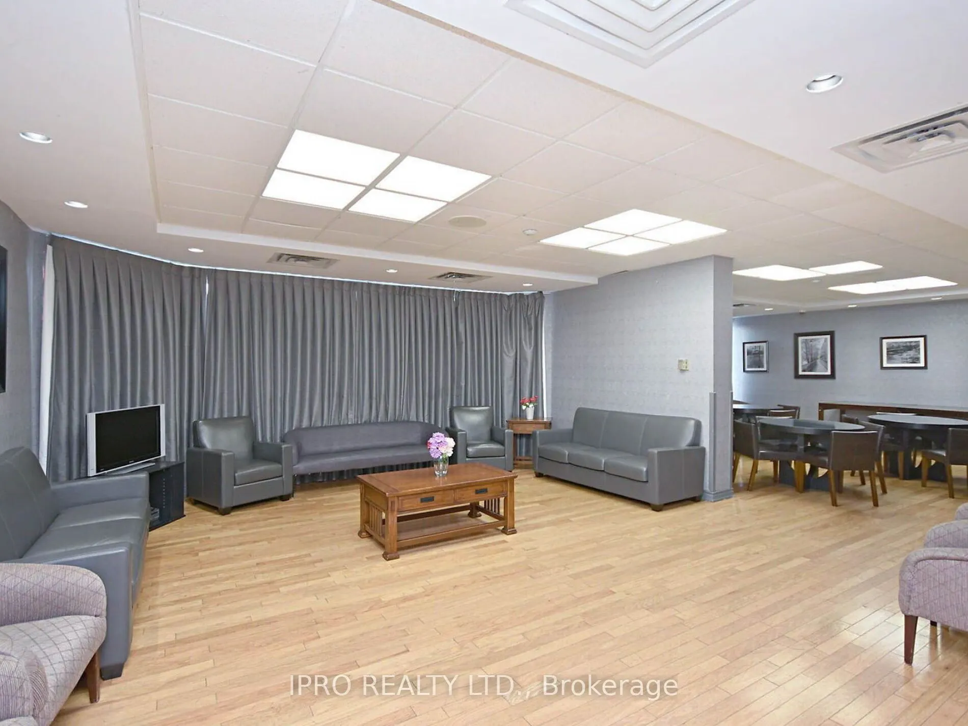 135 Hillcrest Avenue, #709