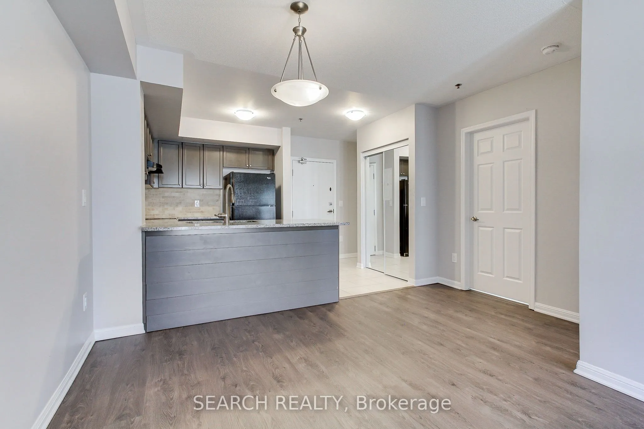 70 BAYCLIFFE Road, #102