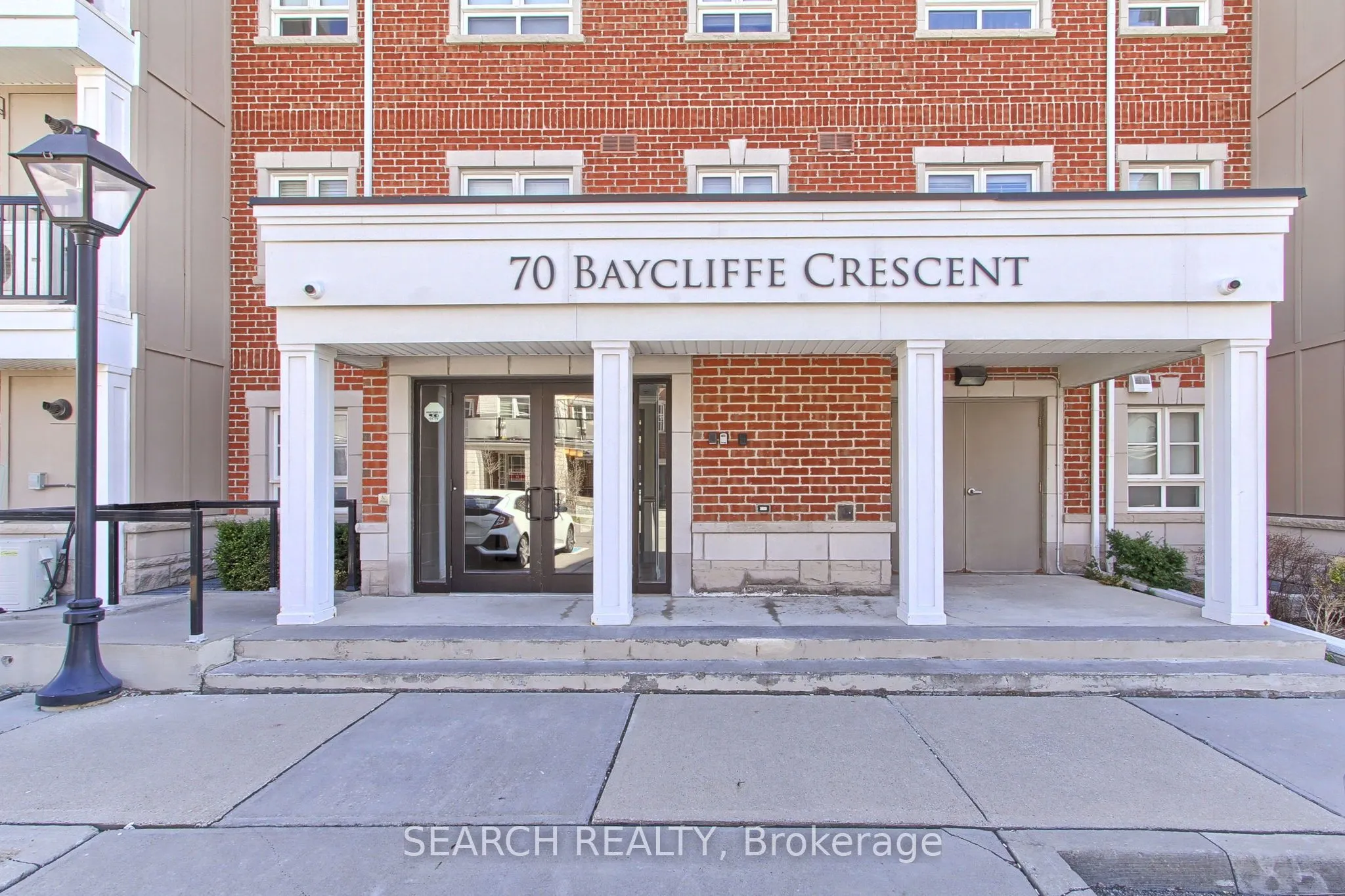 70 BAYCLIFFE Road, #102