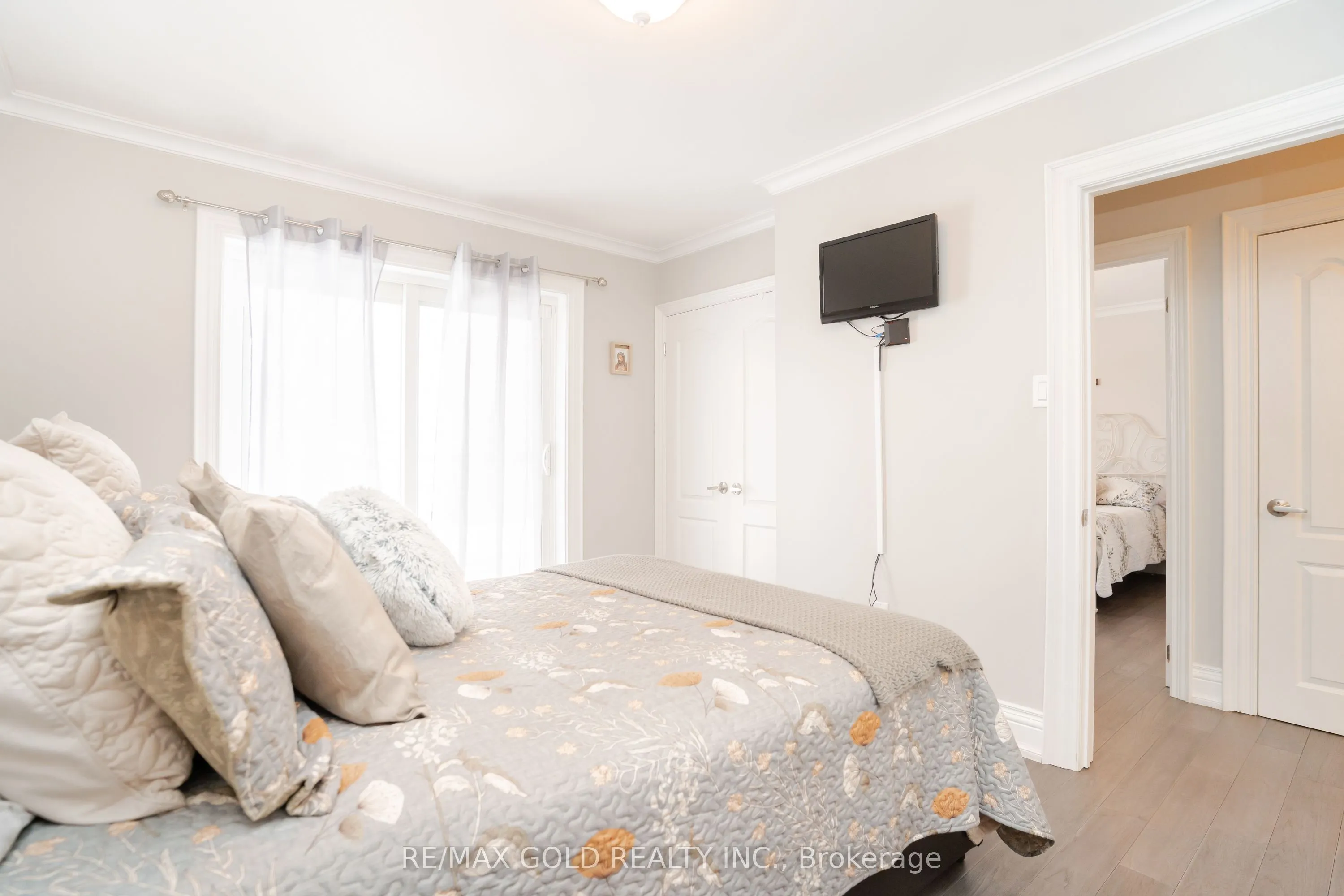 15 Castlemore Drive