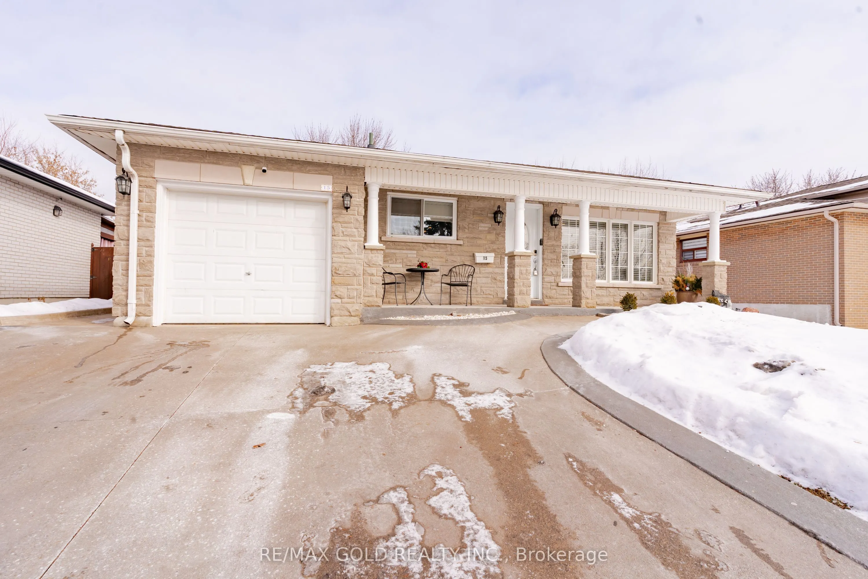 15 Castlemore Drive