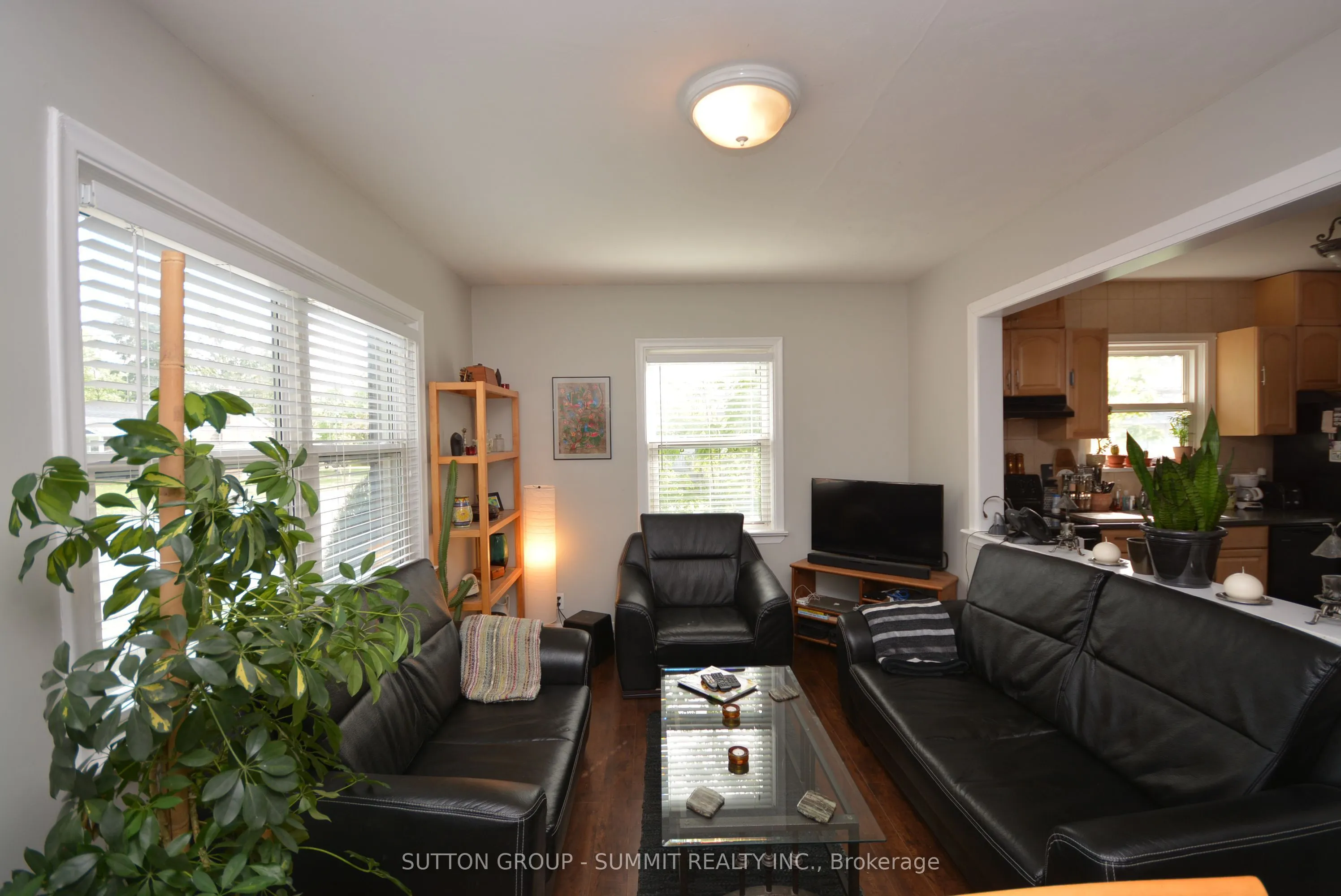 16 Ontario Street W