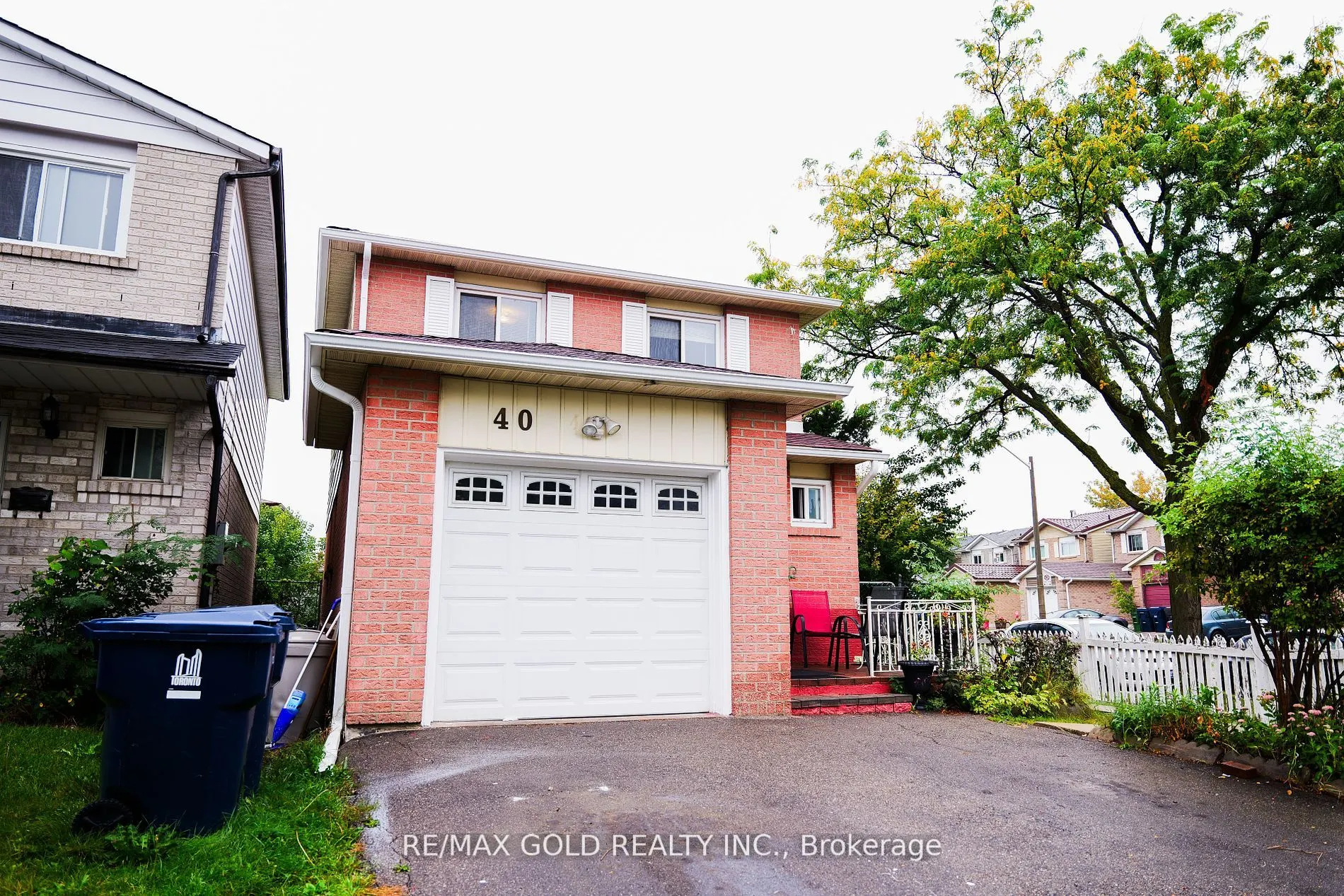 40 Glen Hollow Avenue