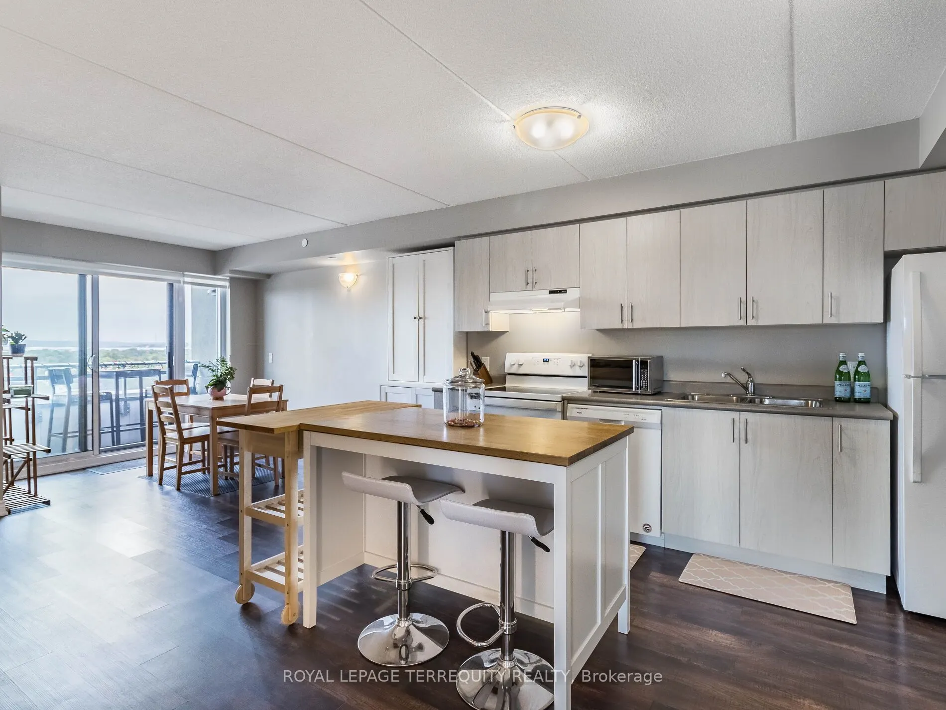 716 Main Street E, #1008