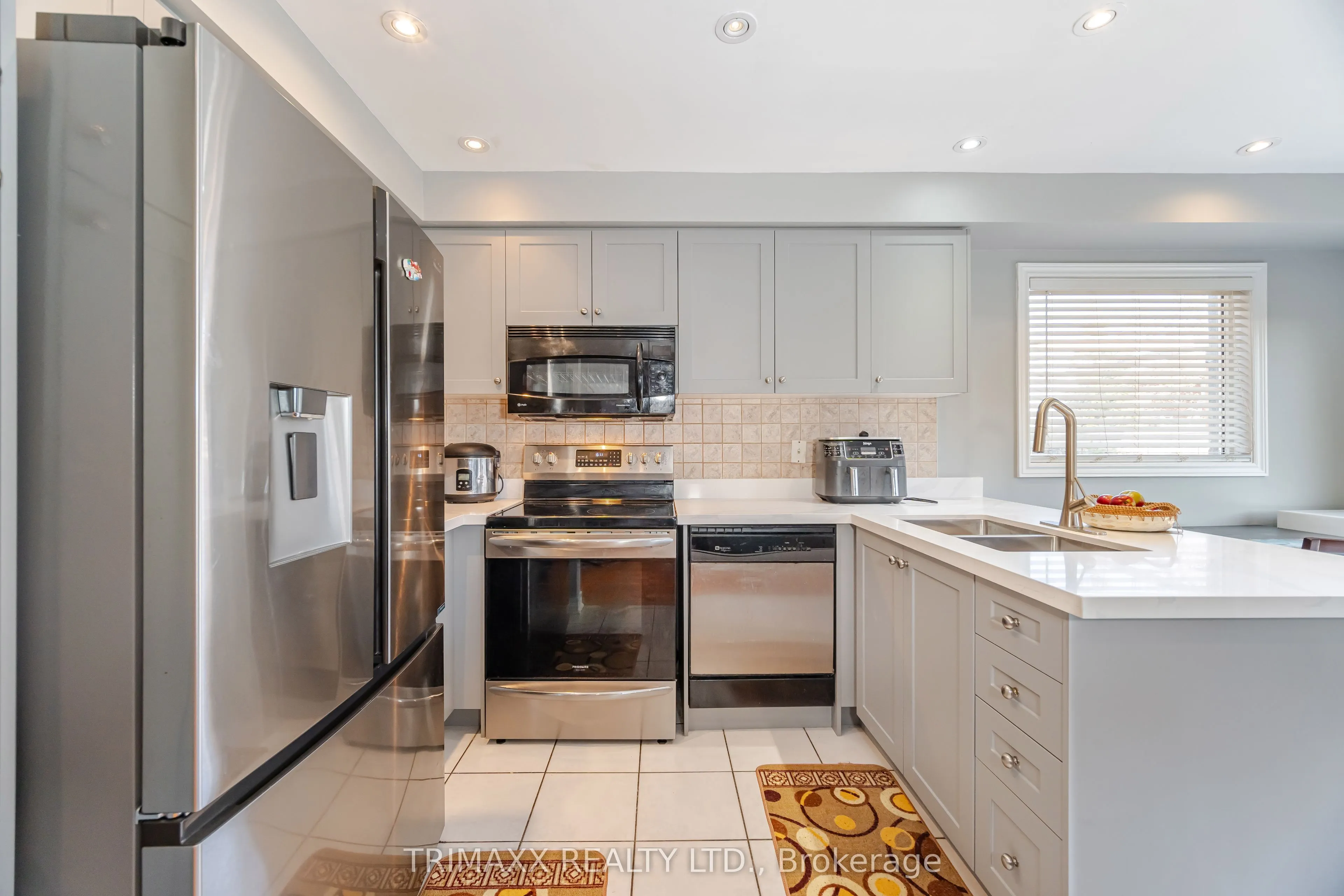 330 Ellwood Drive W