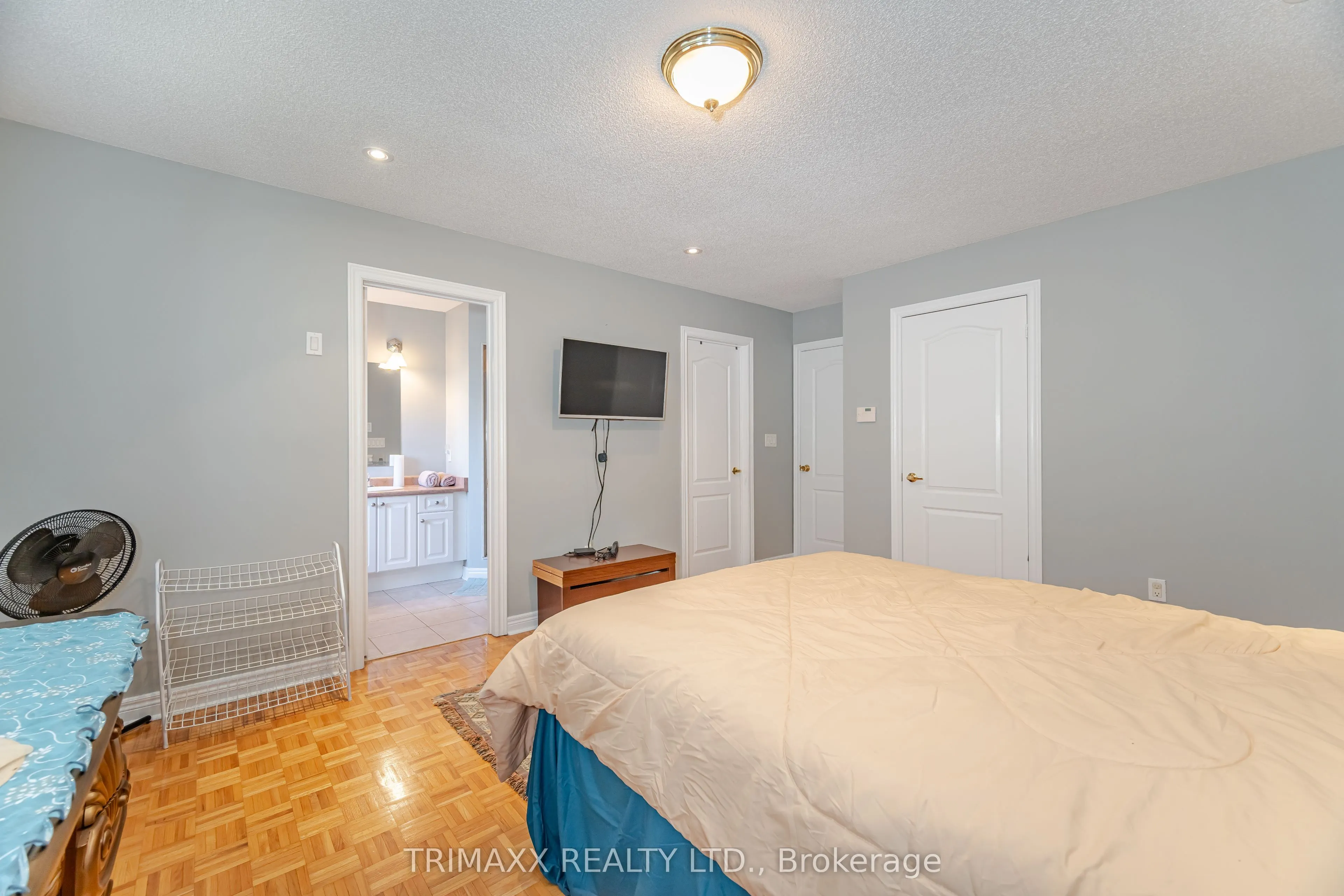 330 Ellwood Drive W