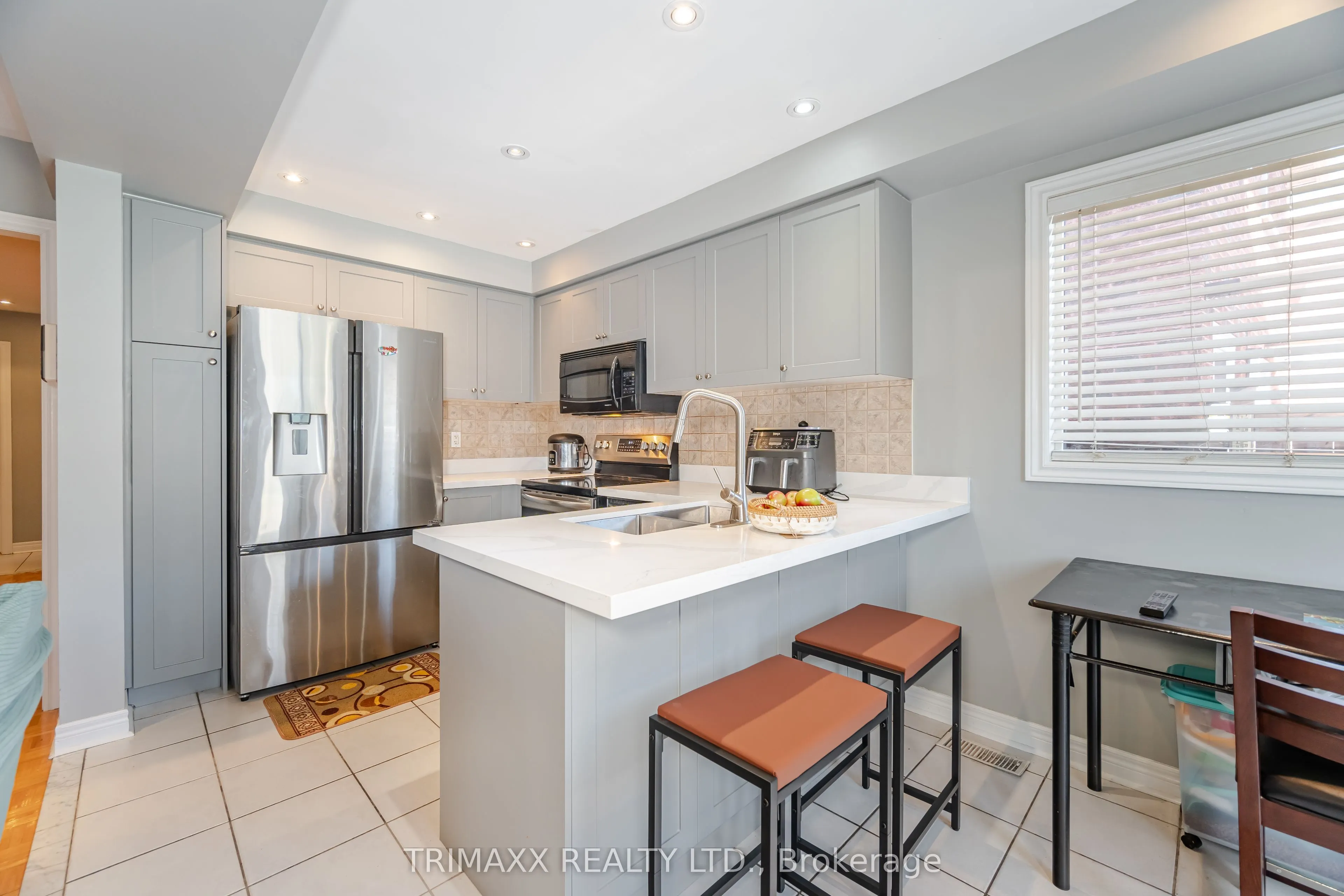 330 Ellwood Drive W