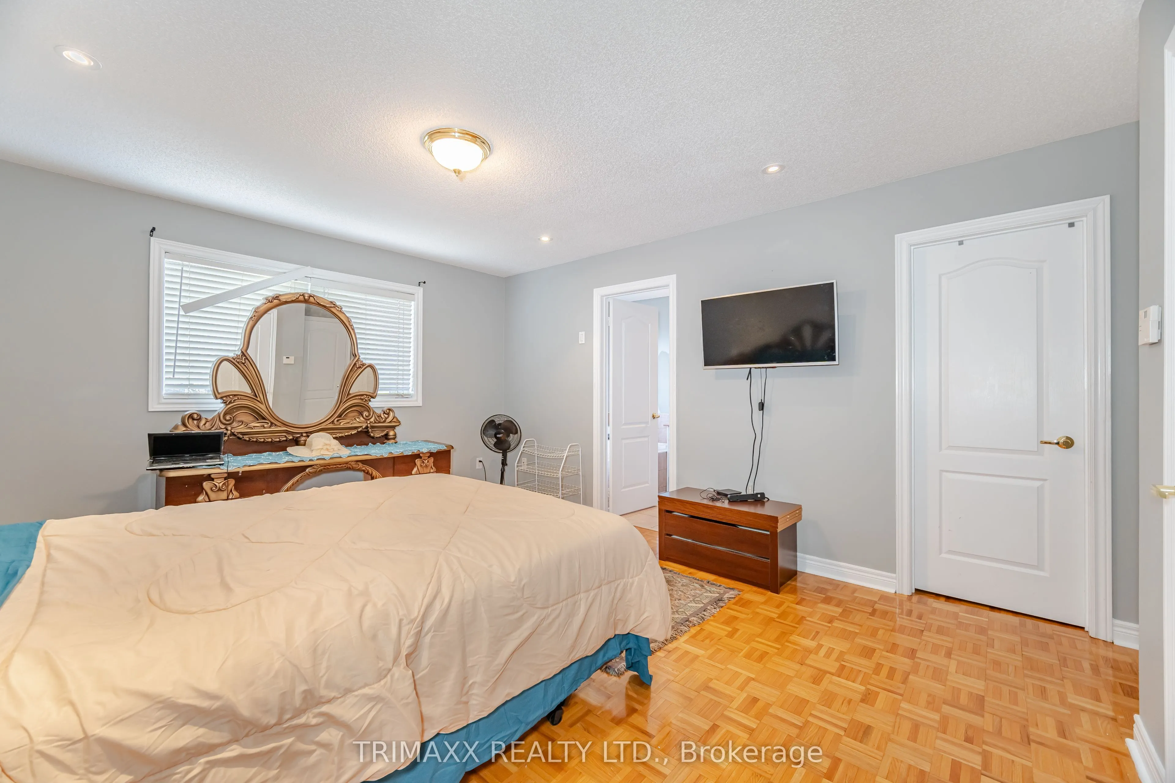 330 Ellwood Drive W