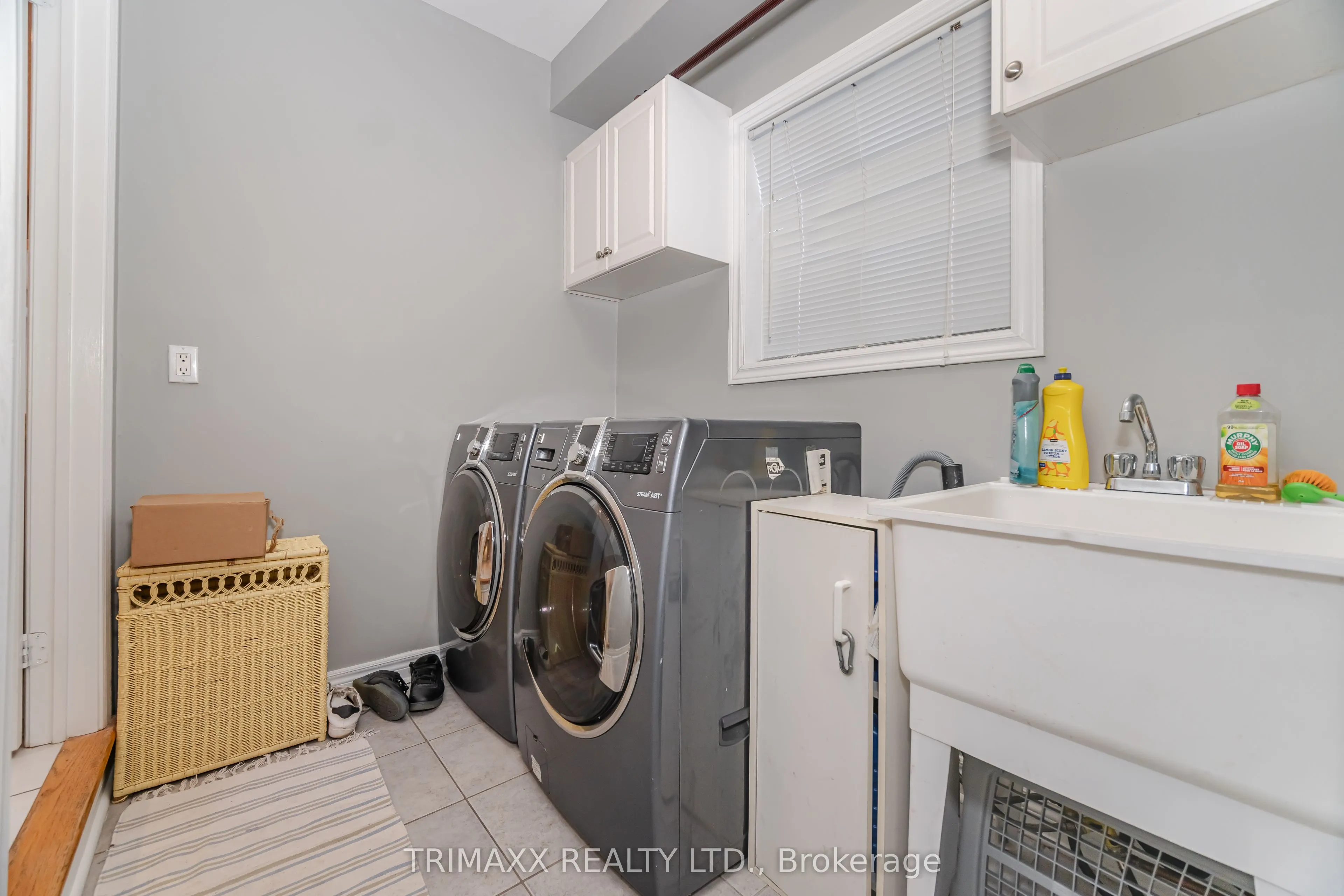 330 Ellwood Drive W
