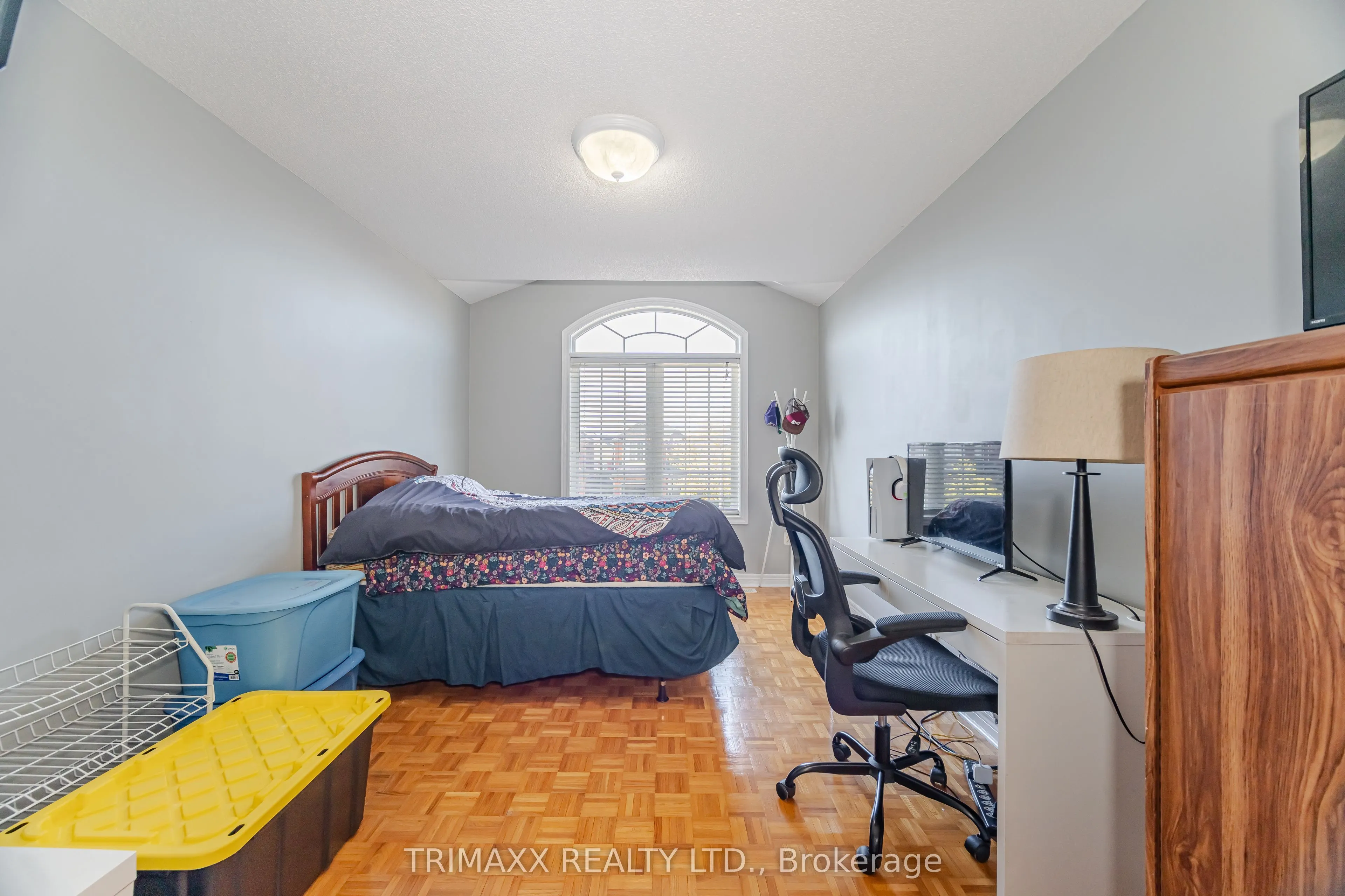 330 Ellwood Drive W
