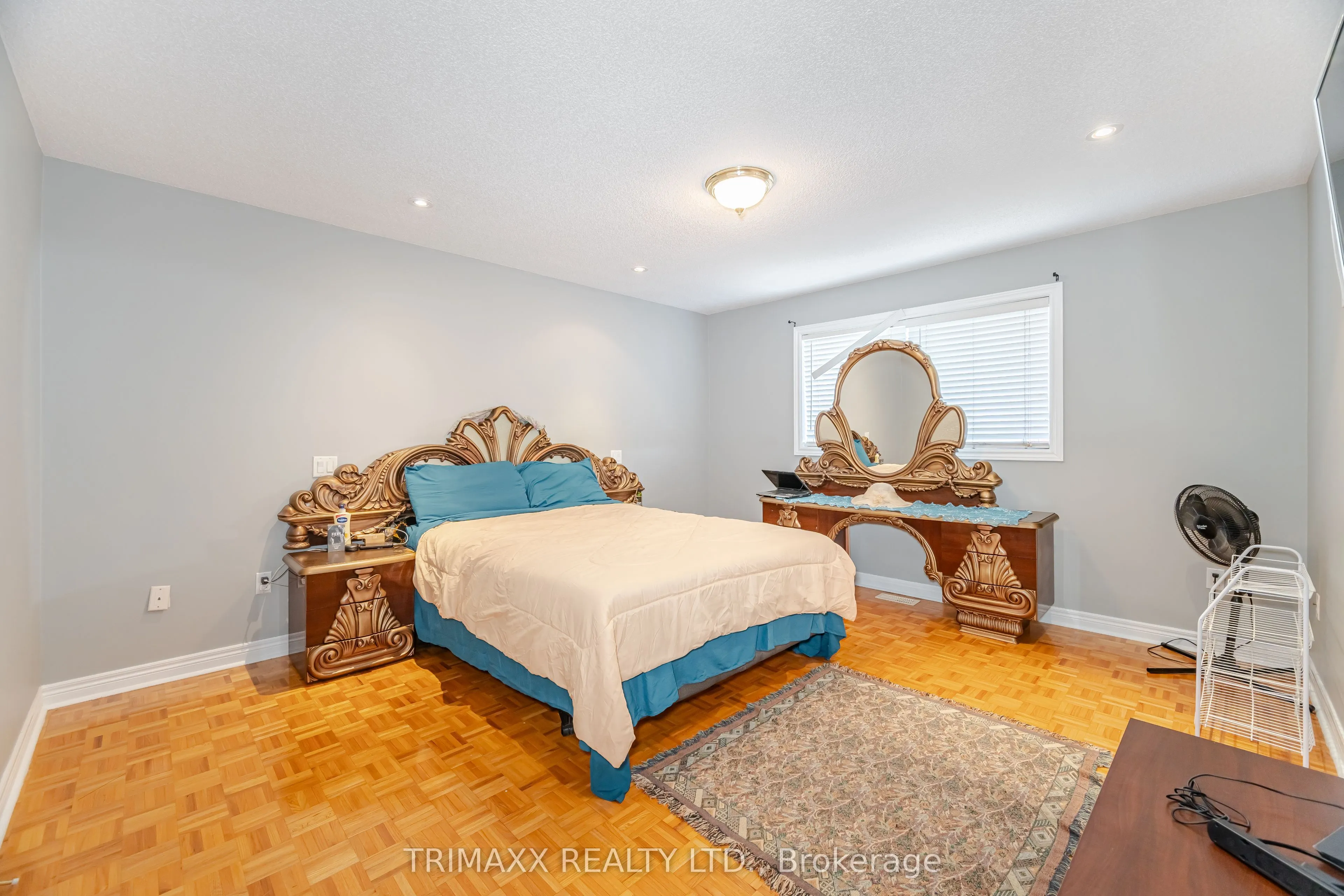 330 Ellwood Drive W