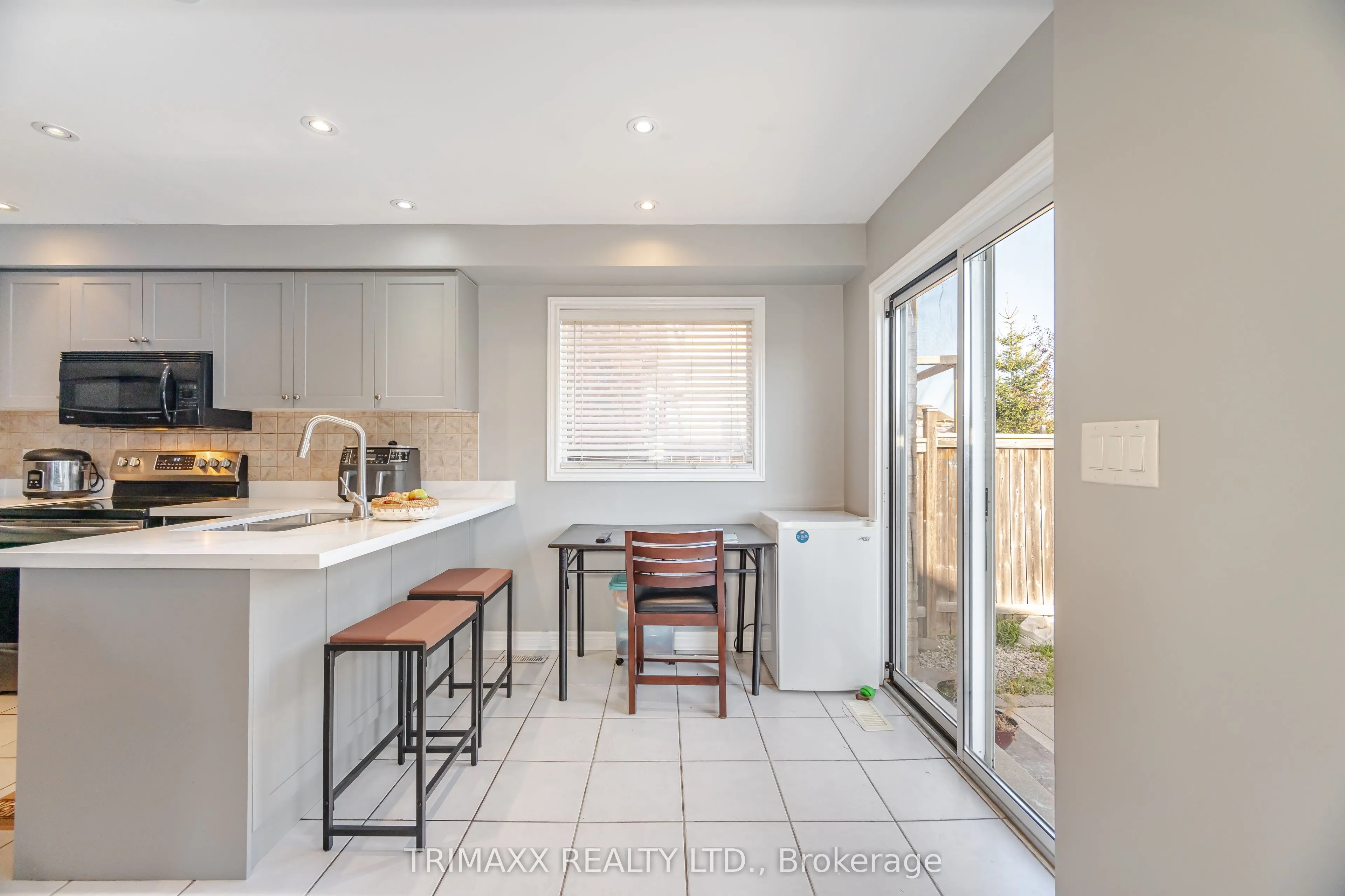 330 Ellwood Drive W