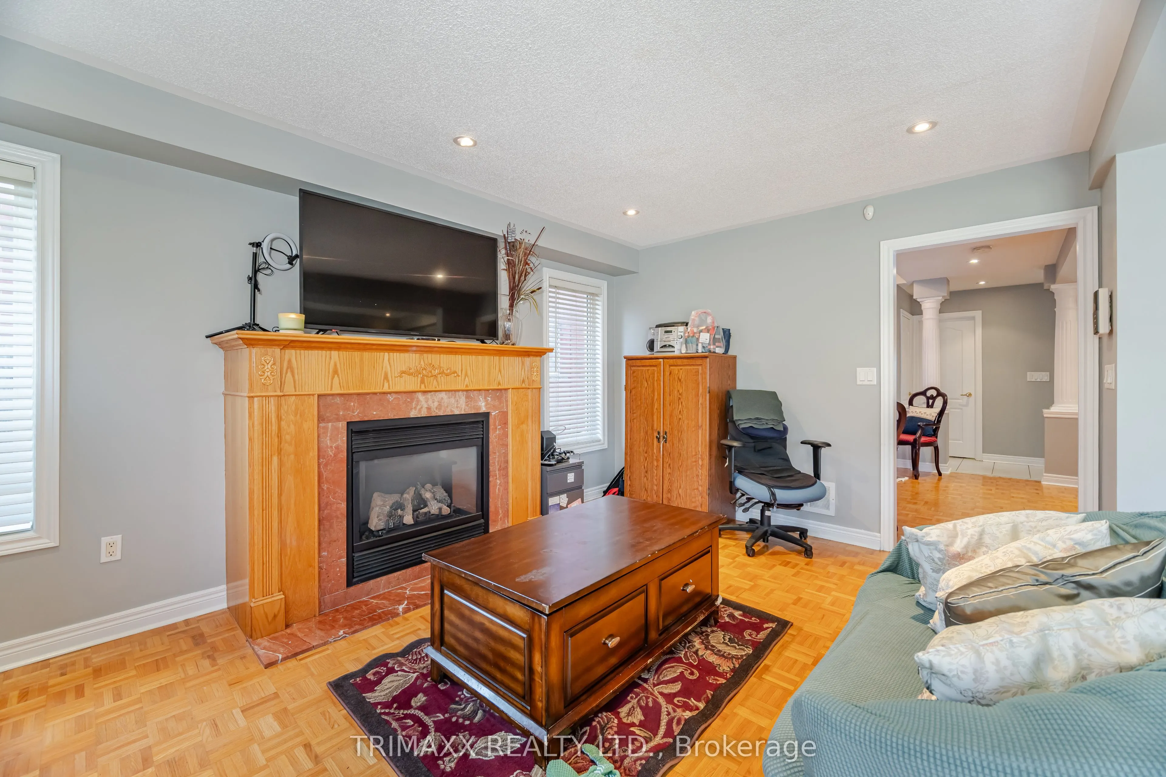 330 Ellwood Drive W