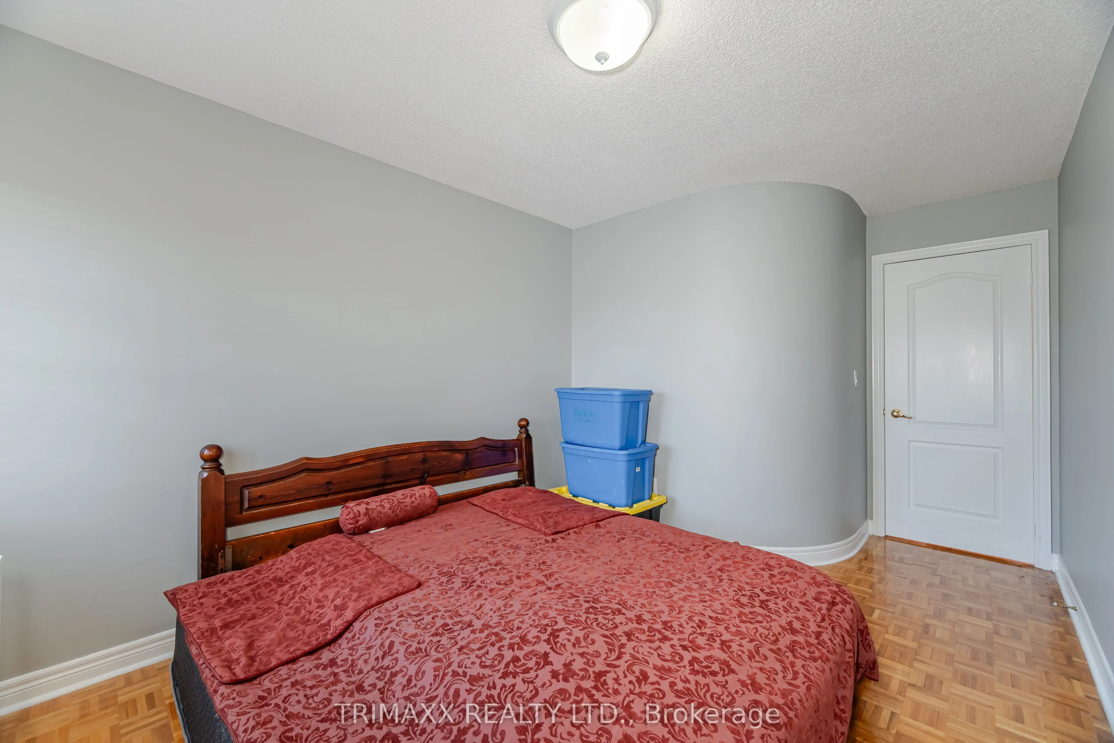 330 Ellwood Drive W