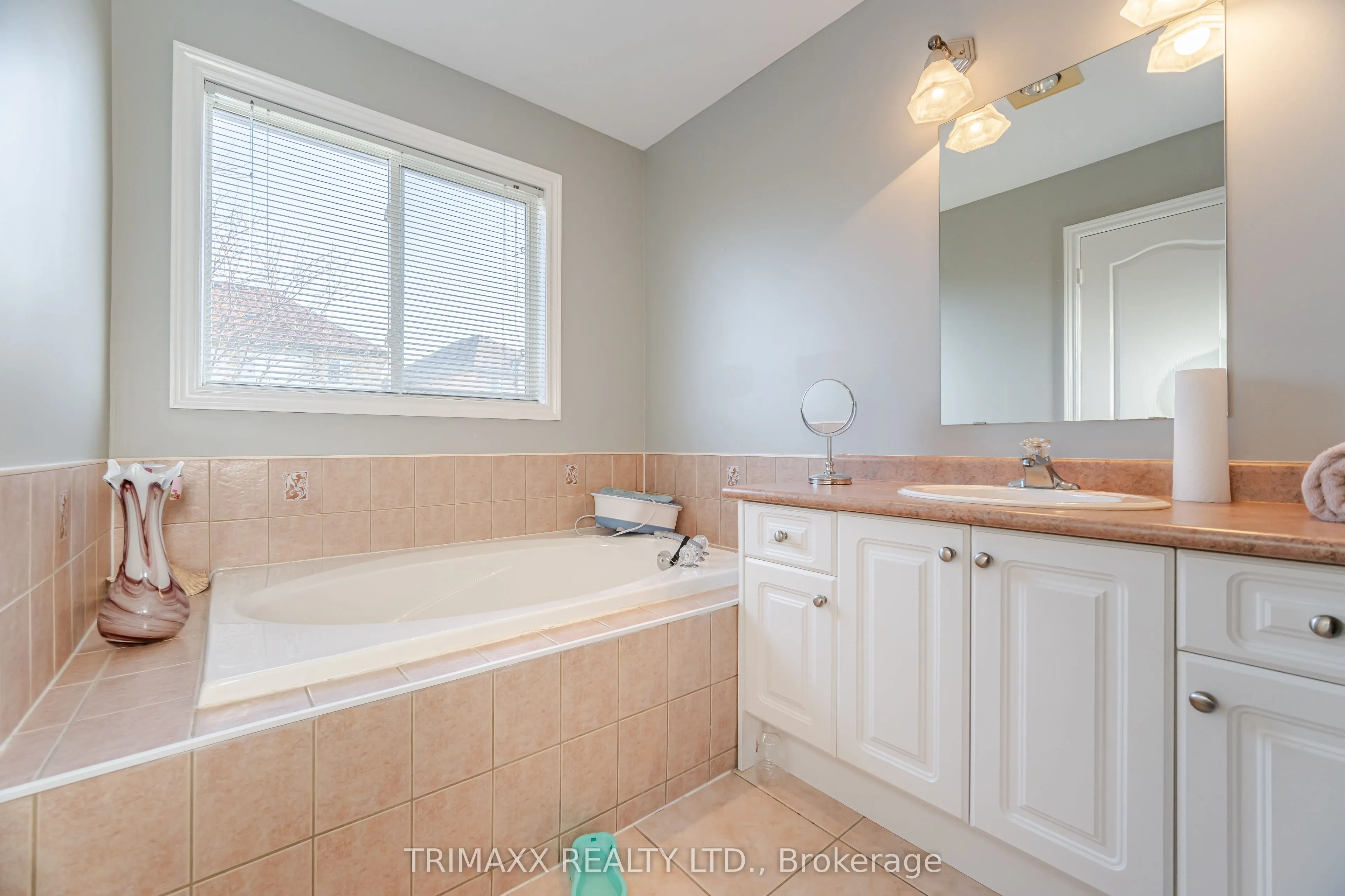 330 Ellwood Drive W